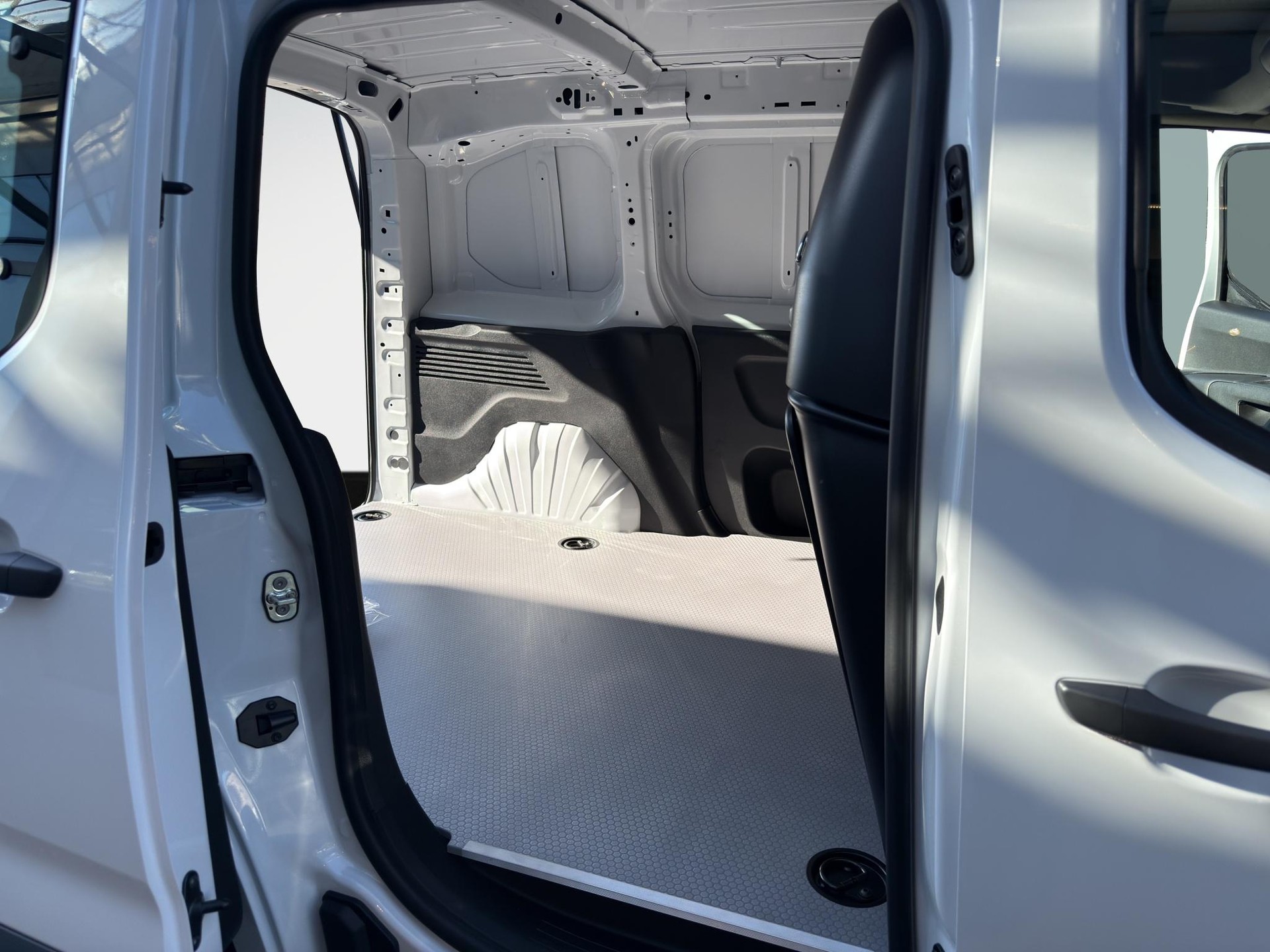 TOYOTA PROACE CITY Van L1 52KWh Active-image-14