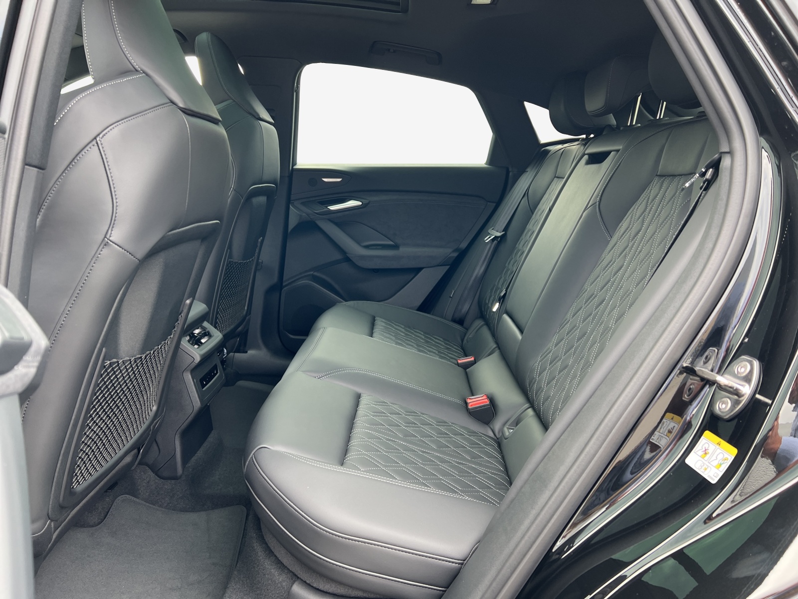AUDI SQ6 Sportback e-tron quattro-image-11