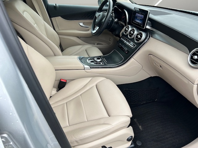 MERCEDES-BENZ GLC 250 Exclusive 4Matic 9G-Tronic-image-9