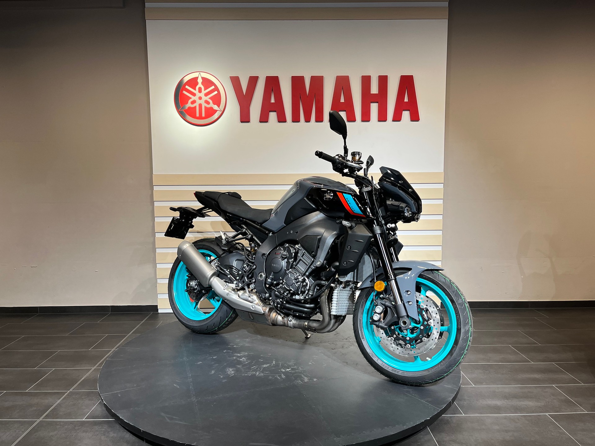 YAMAHA MT-10-showroom-element-1