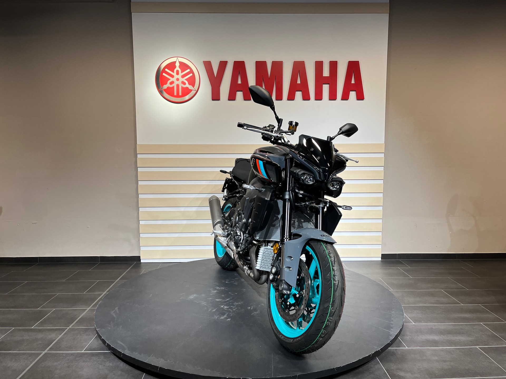 YAMAHA MT-10