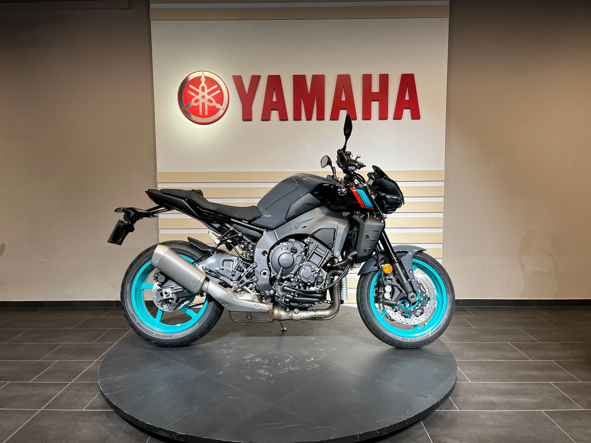 YAMAHA MT-10-showroom-element-2