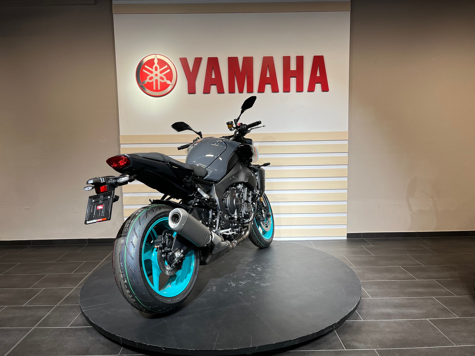 YAMAHA MT-10-showroom-element-3