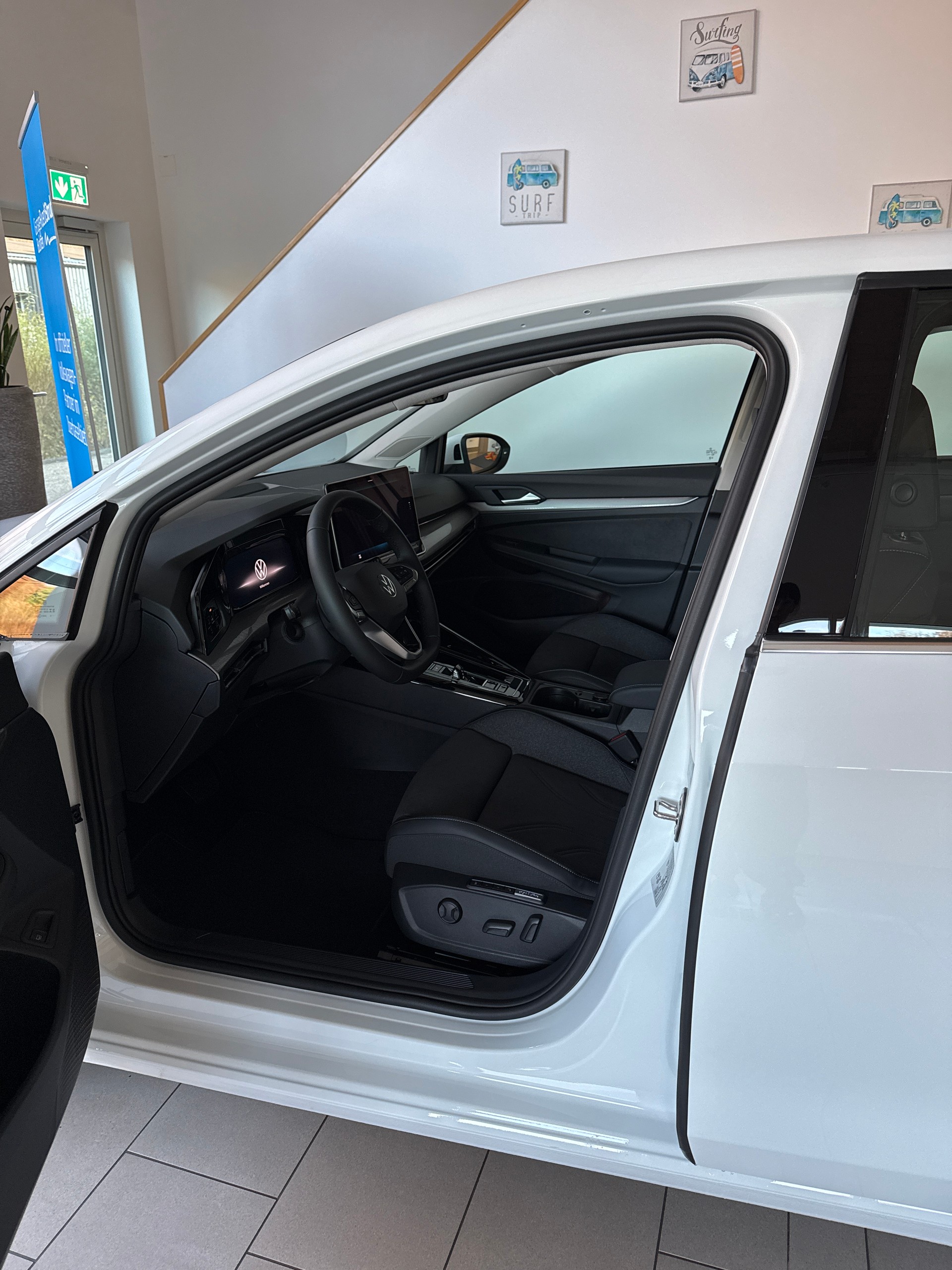 VW Golf VIII 1.5 PHEV DSG 204PS Style-image-3