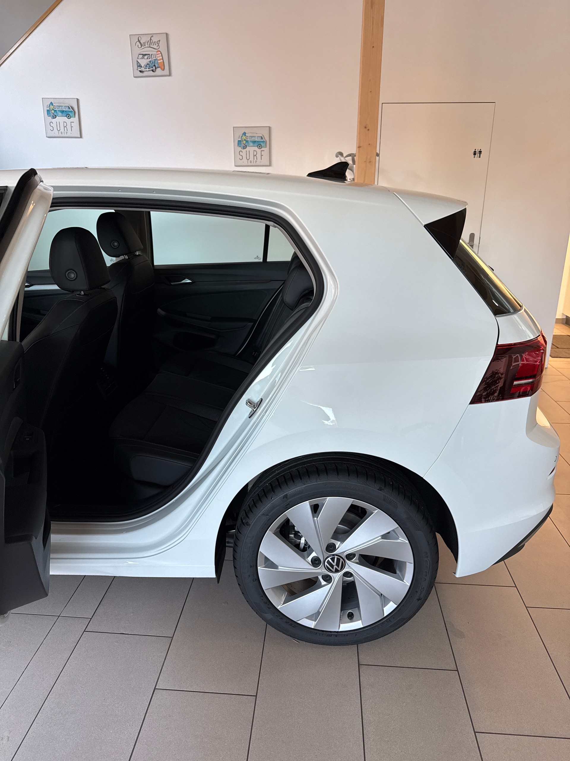 VW Golf VIII 1.5 PHEV DSG 204PS Style-image-4