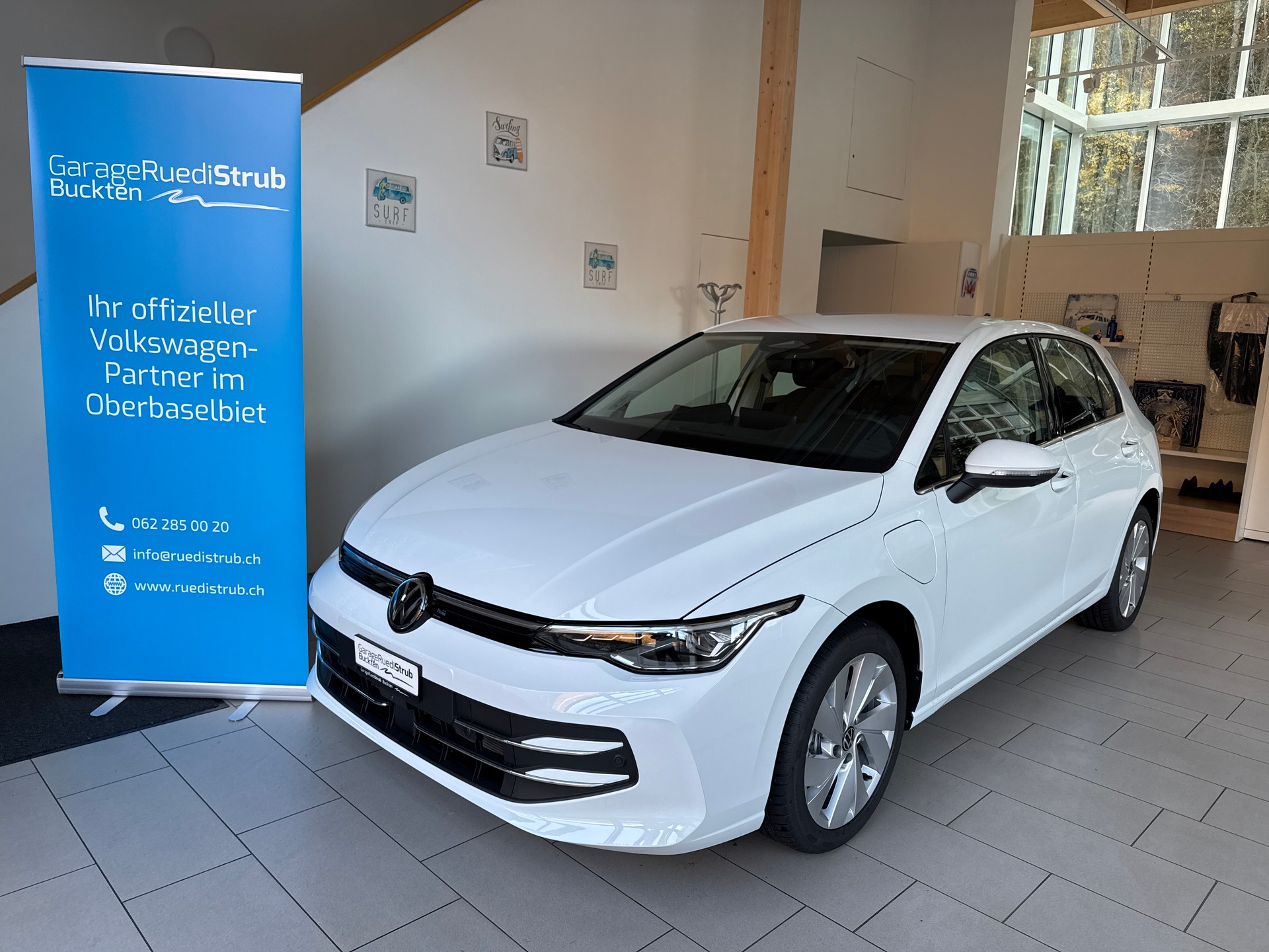 VW Golf VIII 1.5 PHEV DSG 204PS Style-image-0