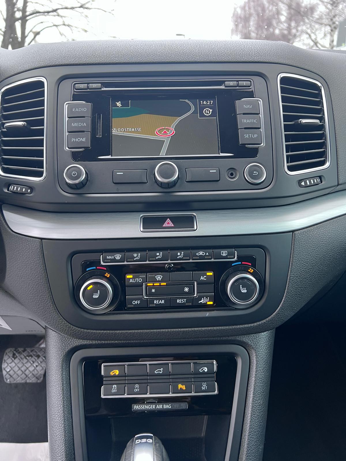 VW Sharan 2.0 TDI BlueMotion Technology Highline DSG-image-8