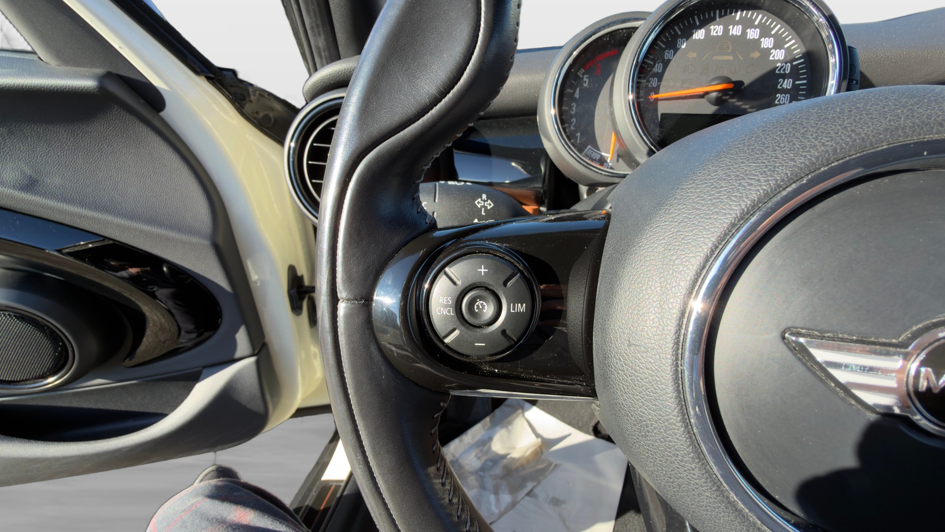 MINI Cooper SD-image-10