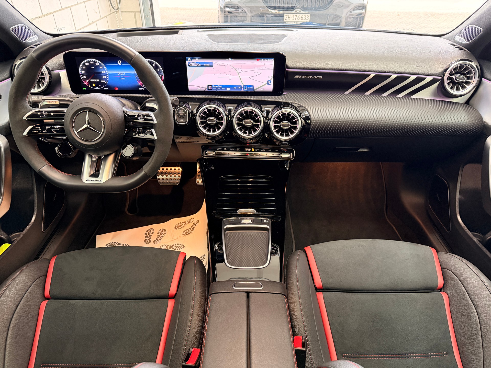 MERCEDES-BENZ A45 S-image-9