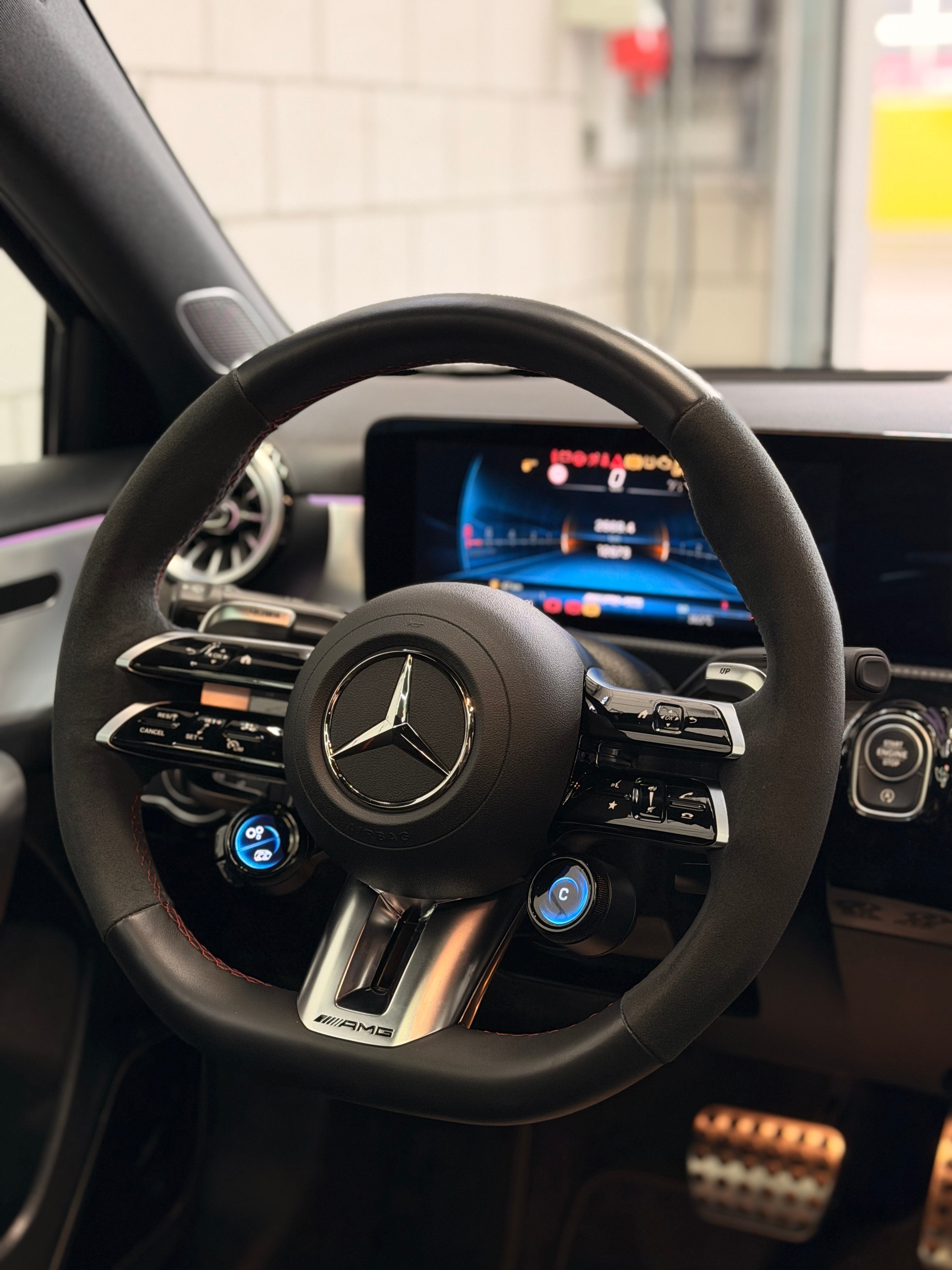MERCEDES-BENZ A45 S-image-10