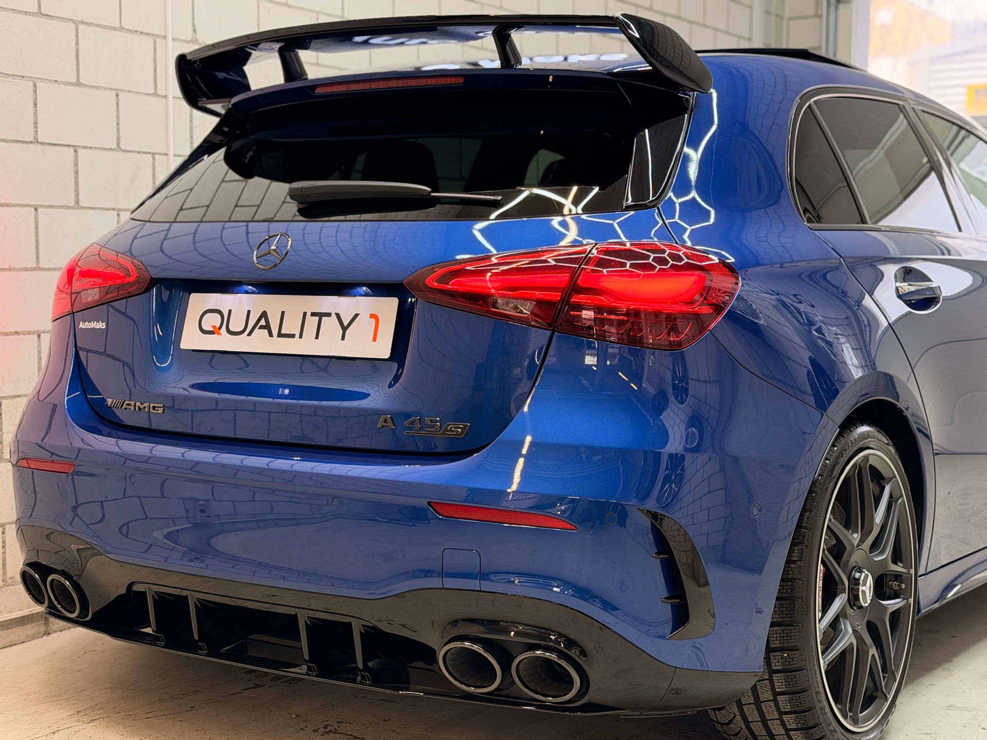 MERCEDES-BENZ A45 S-showroom-element-3
