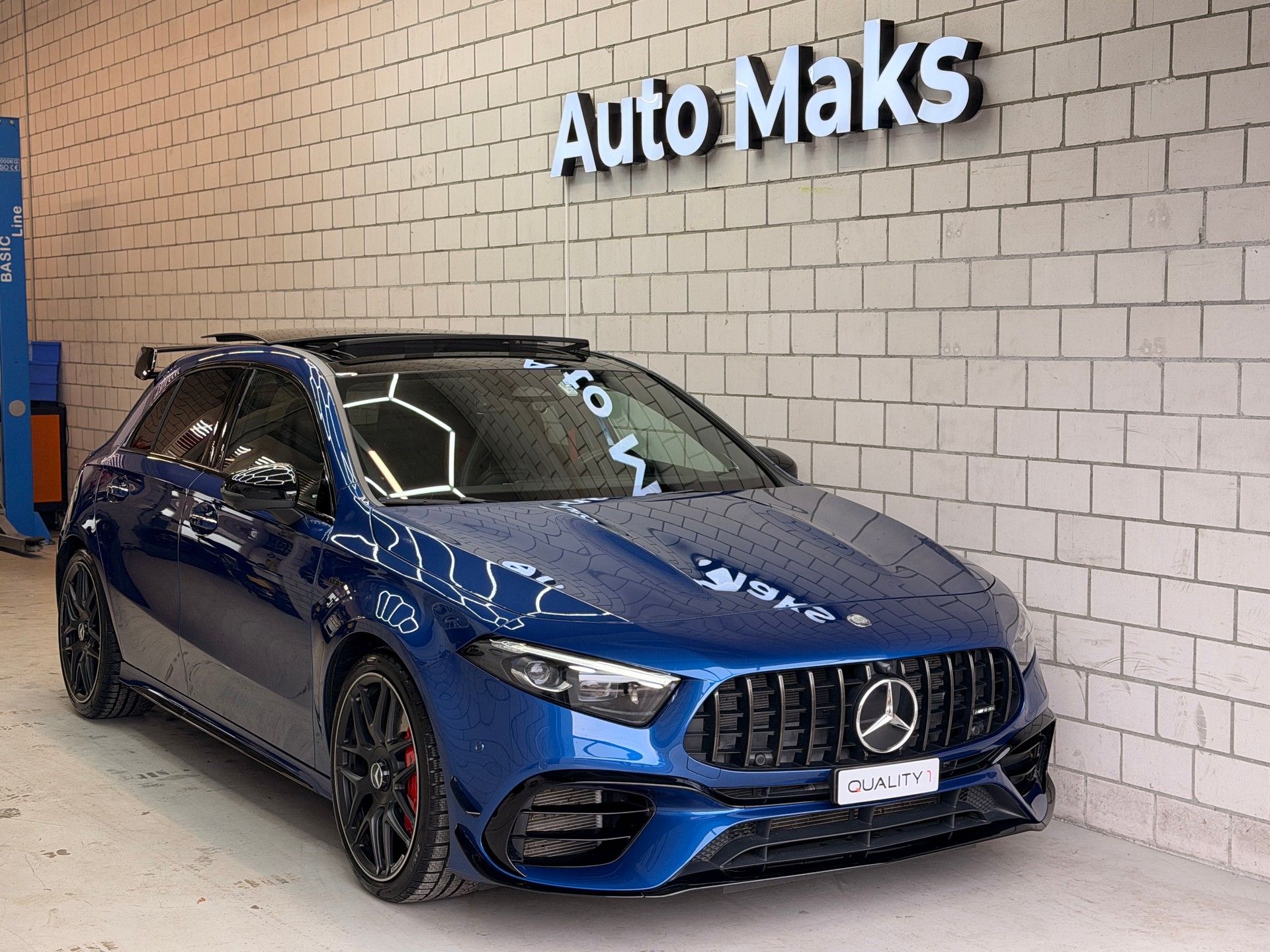 MERCEDES-BENZ A45 S-showroom-element-1