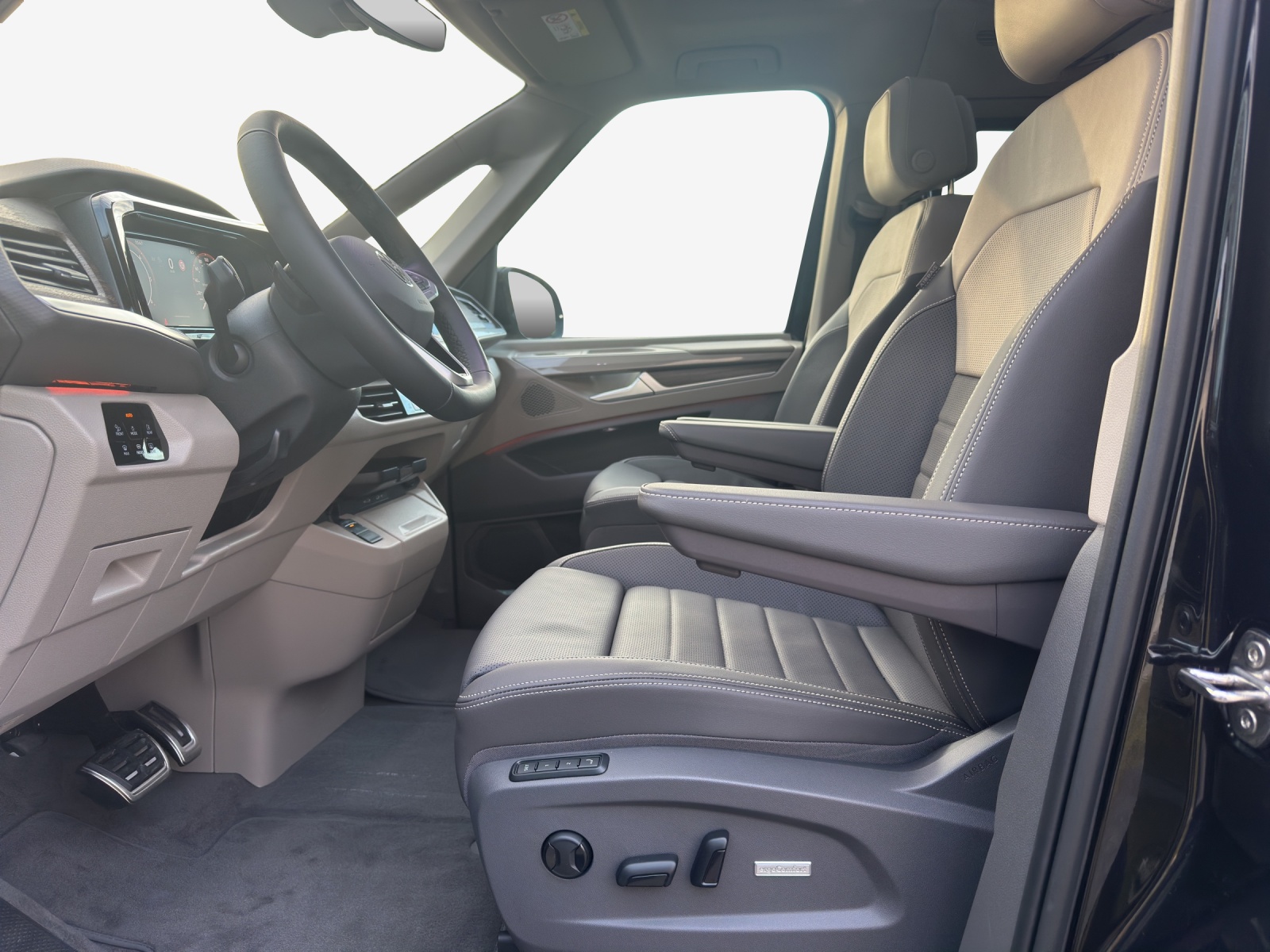 VW Multivan Style Liberty kurz 150 2.0TDI-image-7
