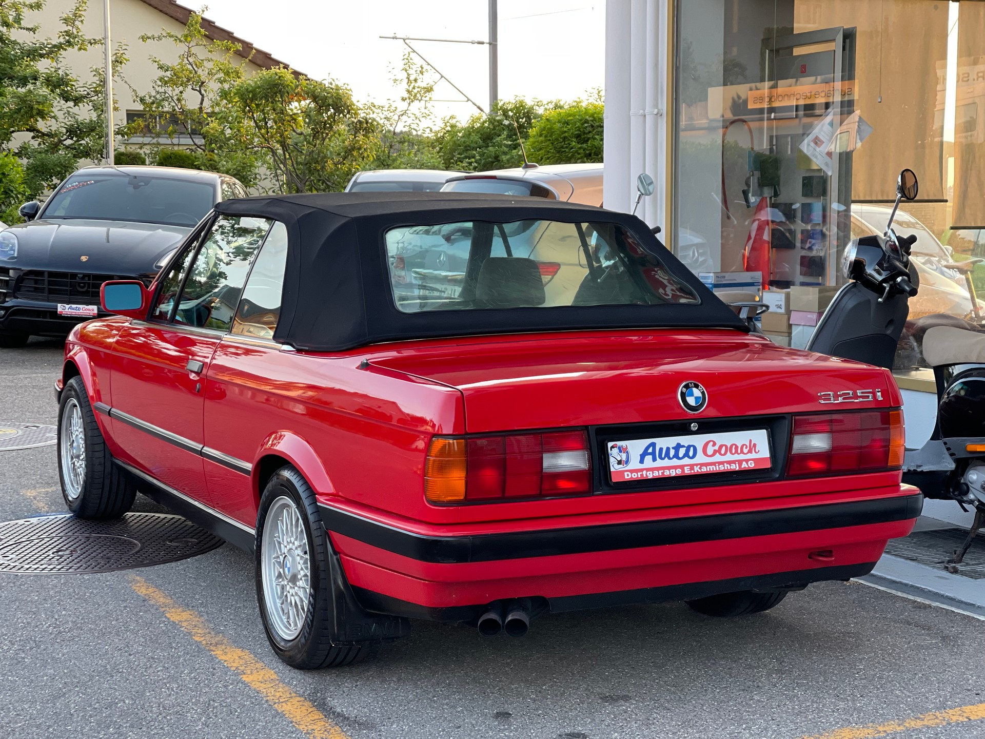 BMW 325i Cabrio-image-11