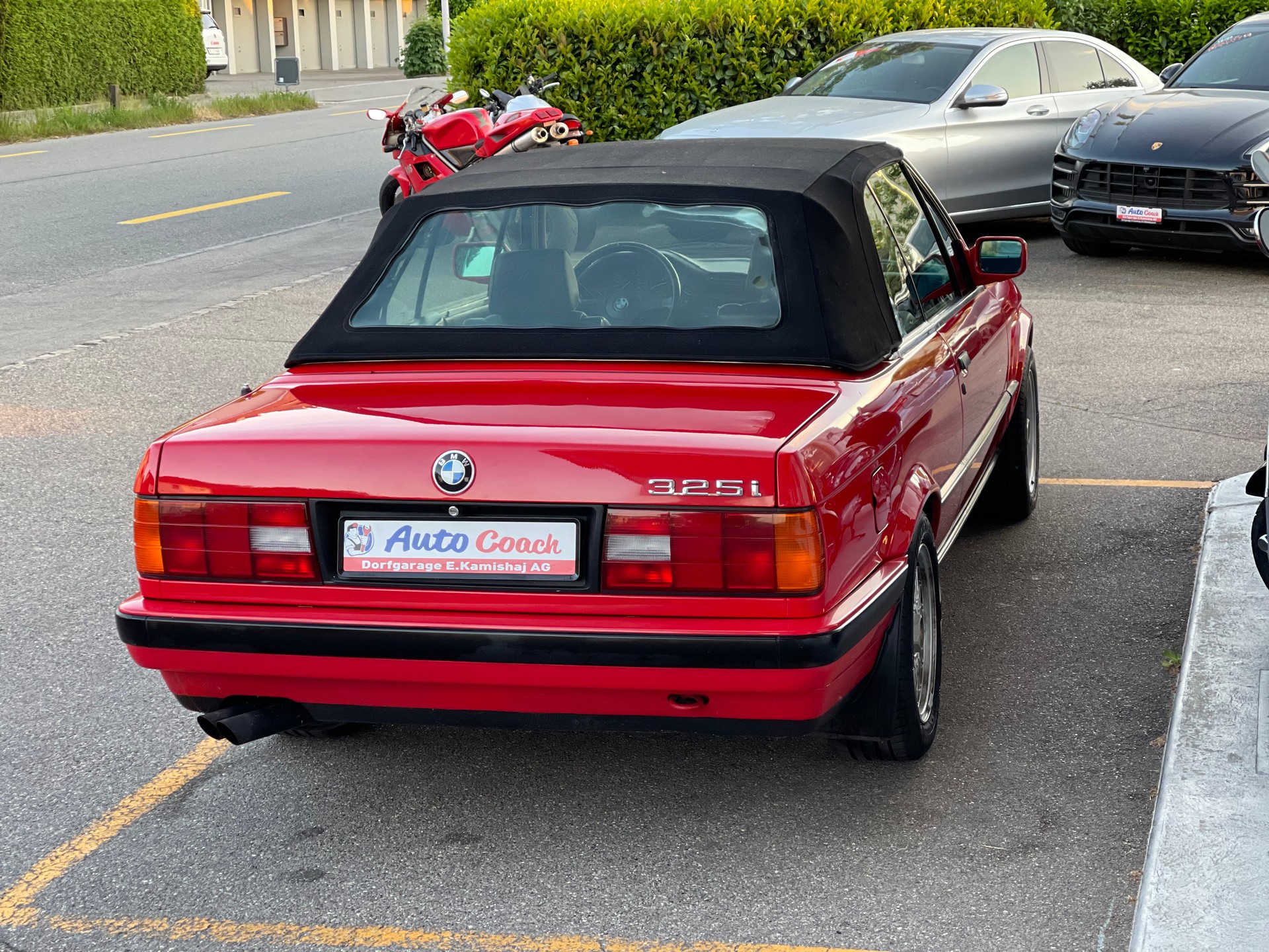 BMW 325i Cabrio-image-12