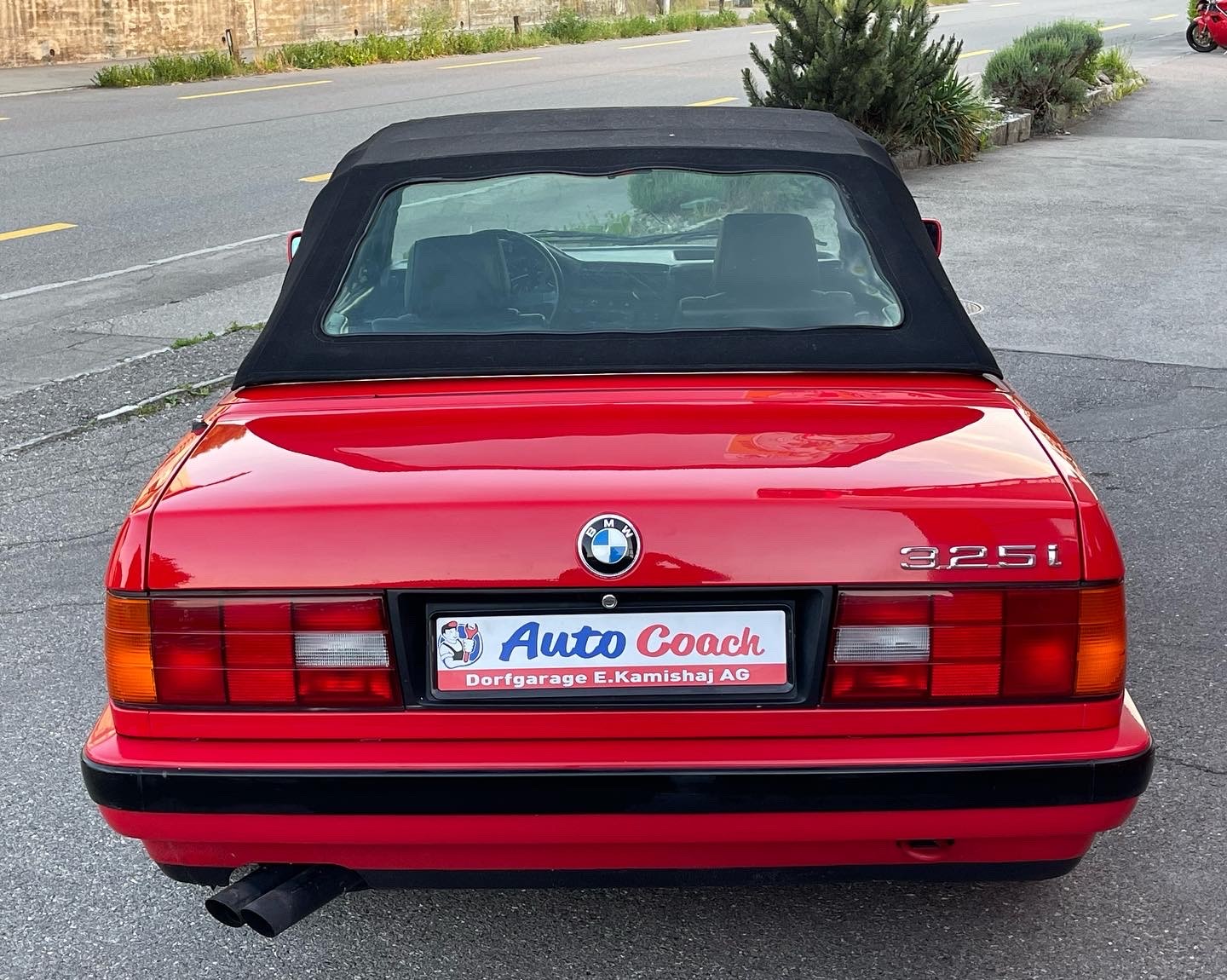 BMW 325i Cabrio-image-13