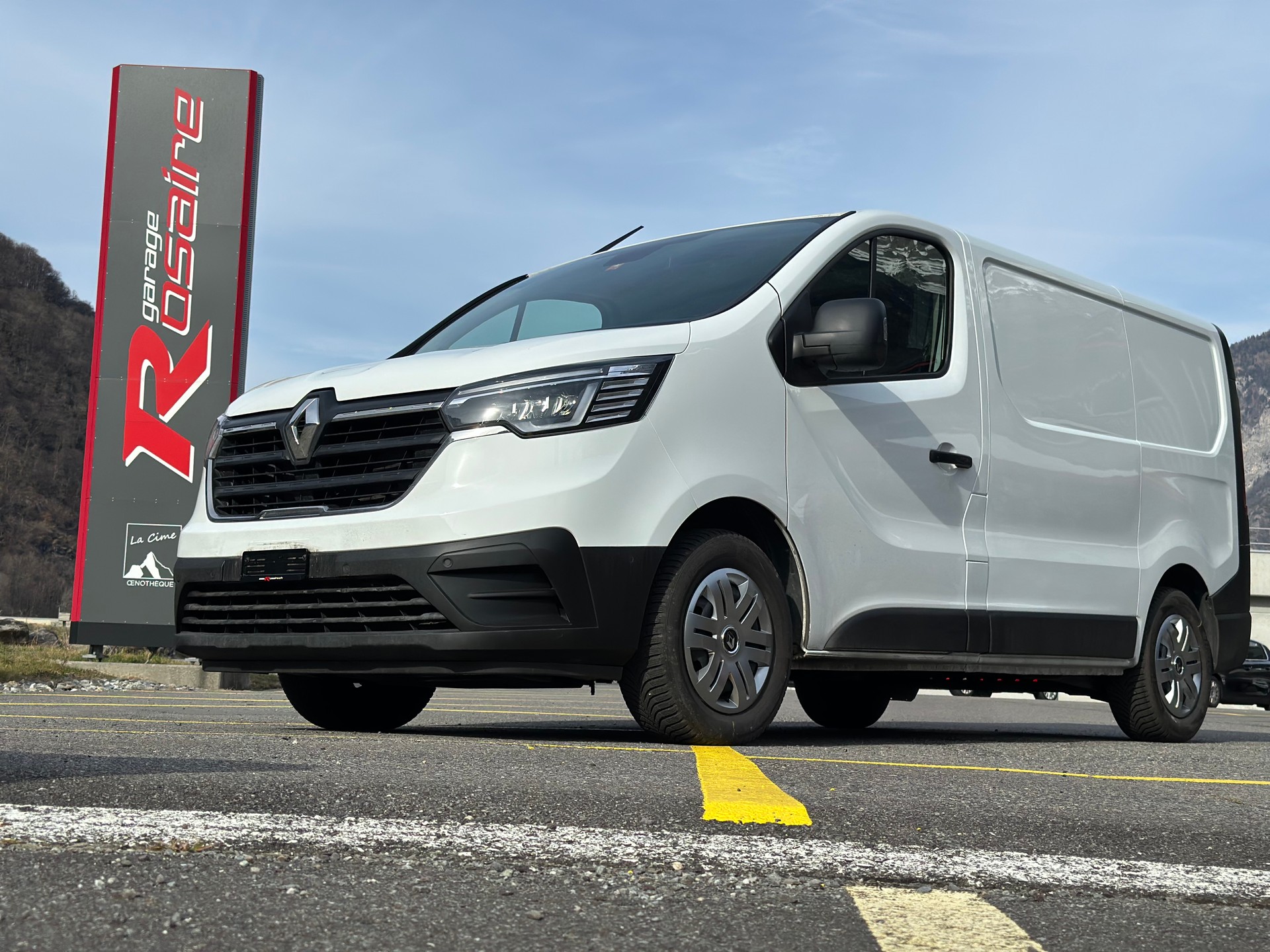 RENAULT Trafic 2.0 Blue dCi110 Business L1H1 EN-showroom-element-1