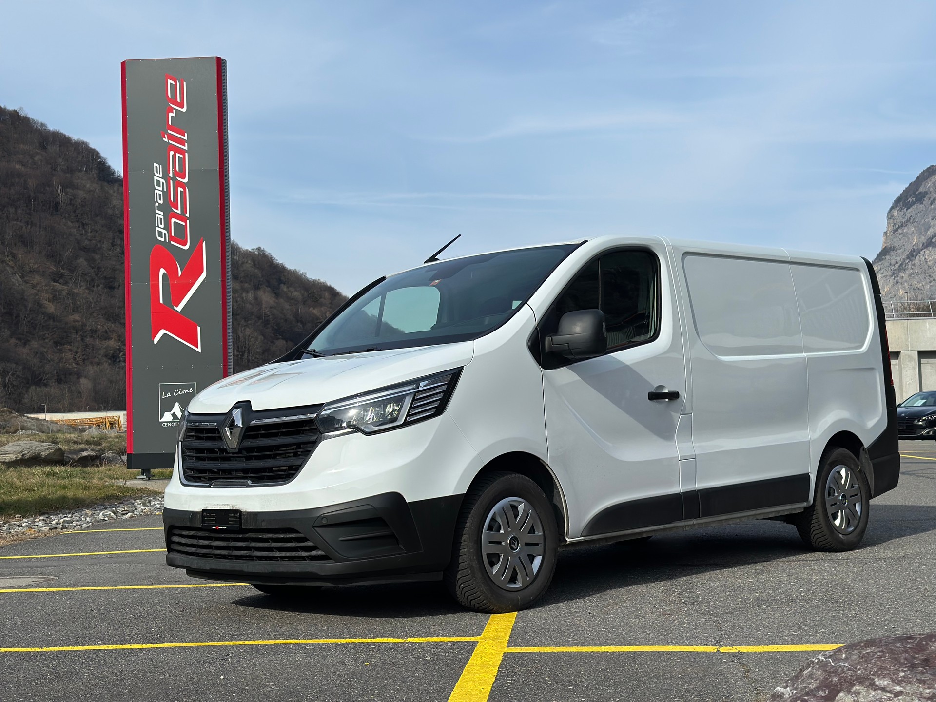 RENAULT Trafic 2.0 Blue dCi110 Business L1H1 EN