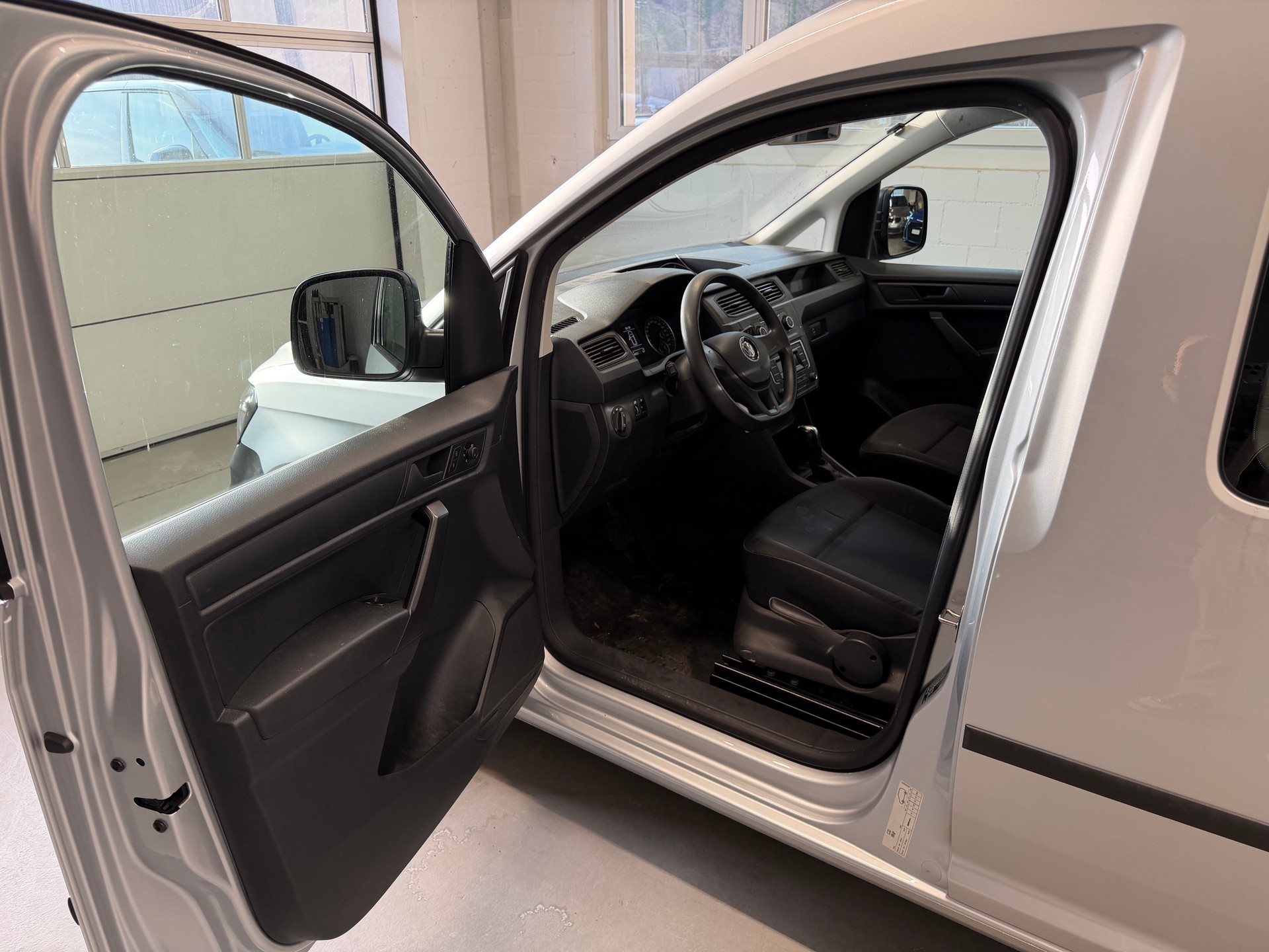 VW Caddy 2.0TDI BlueMotion Technology DSG-image-8