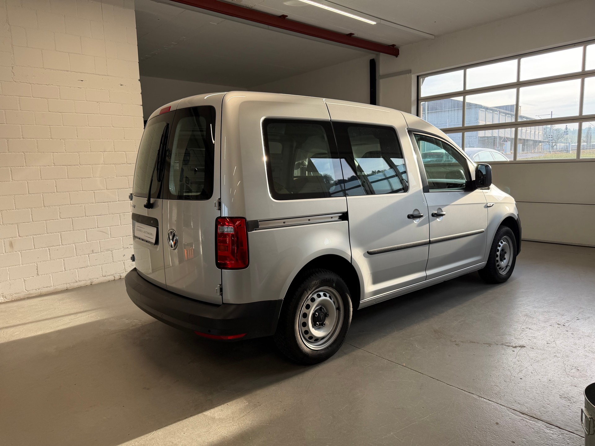 VW Caddy 2.0TDI BlueMotion Technology DSG-image-6