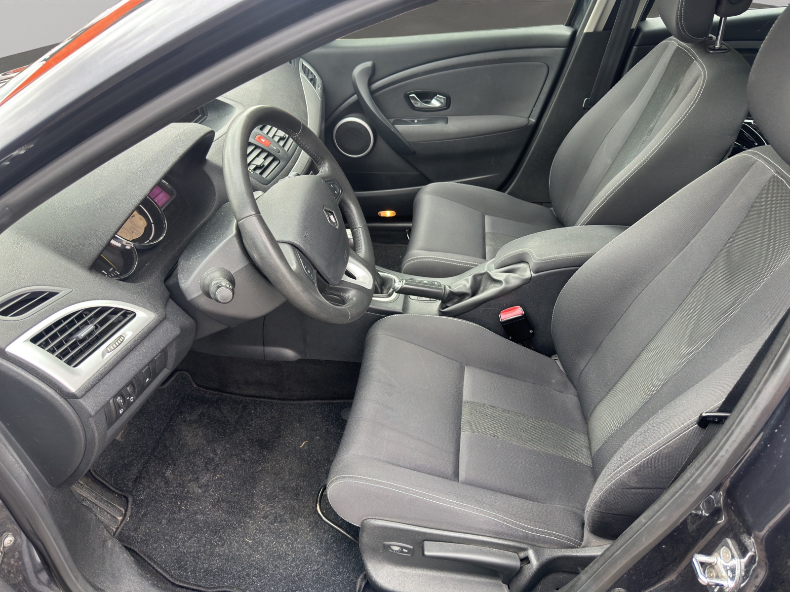 RENAULT Mégane 1.4 16V Turbo Dynamique-image-10