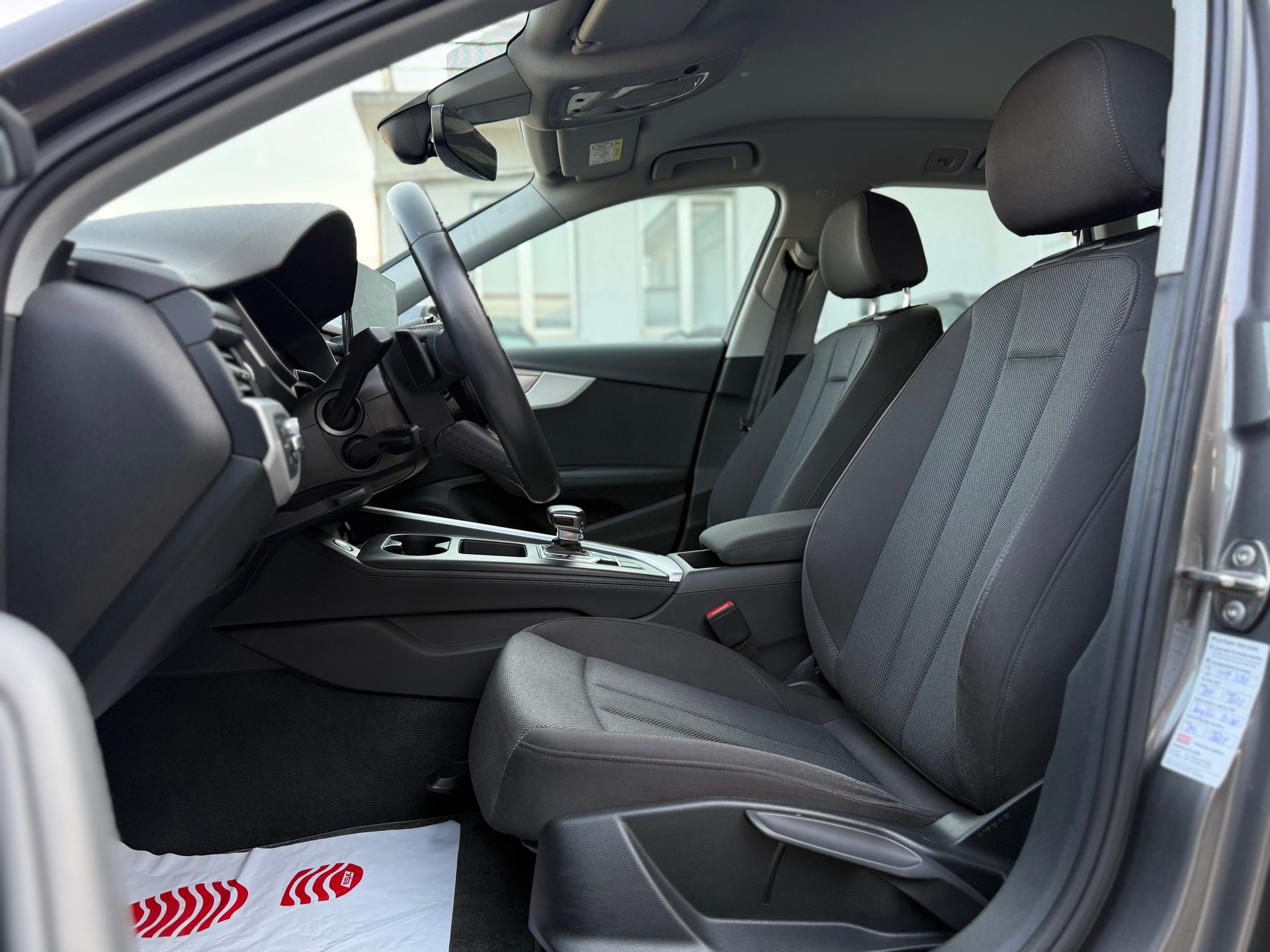 AUDI A4 Avant 40 TDI Attraction quattro S-tronic-image-9