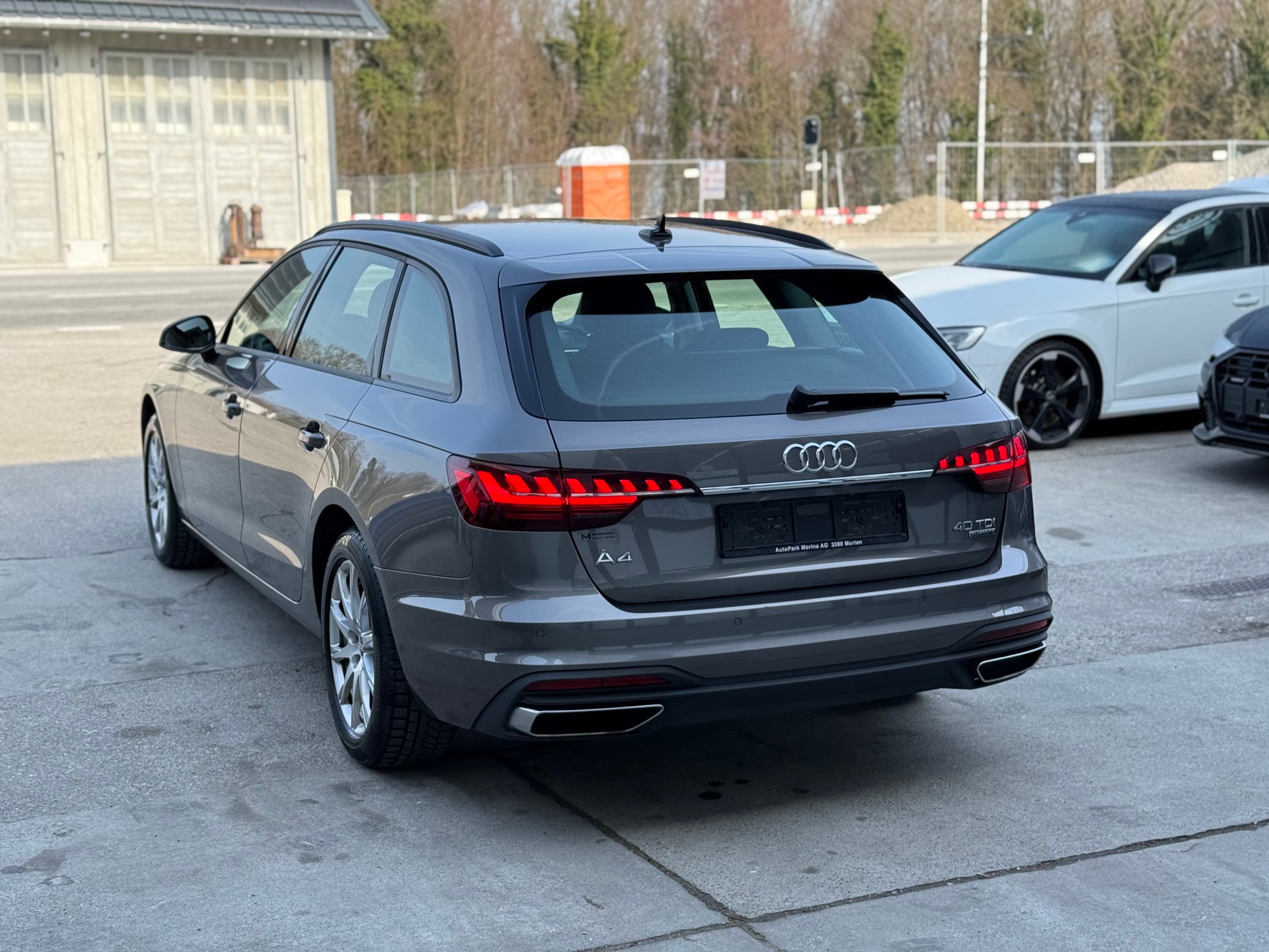 AUDI A4 Avant 40 TDI Attraction quattro S-tronic-image-6