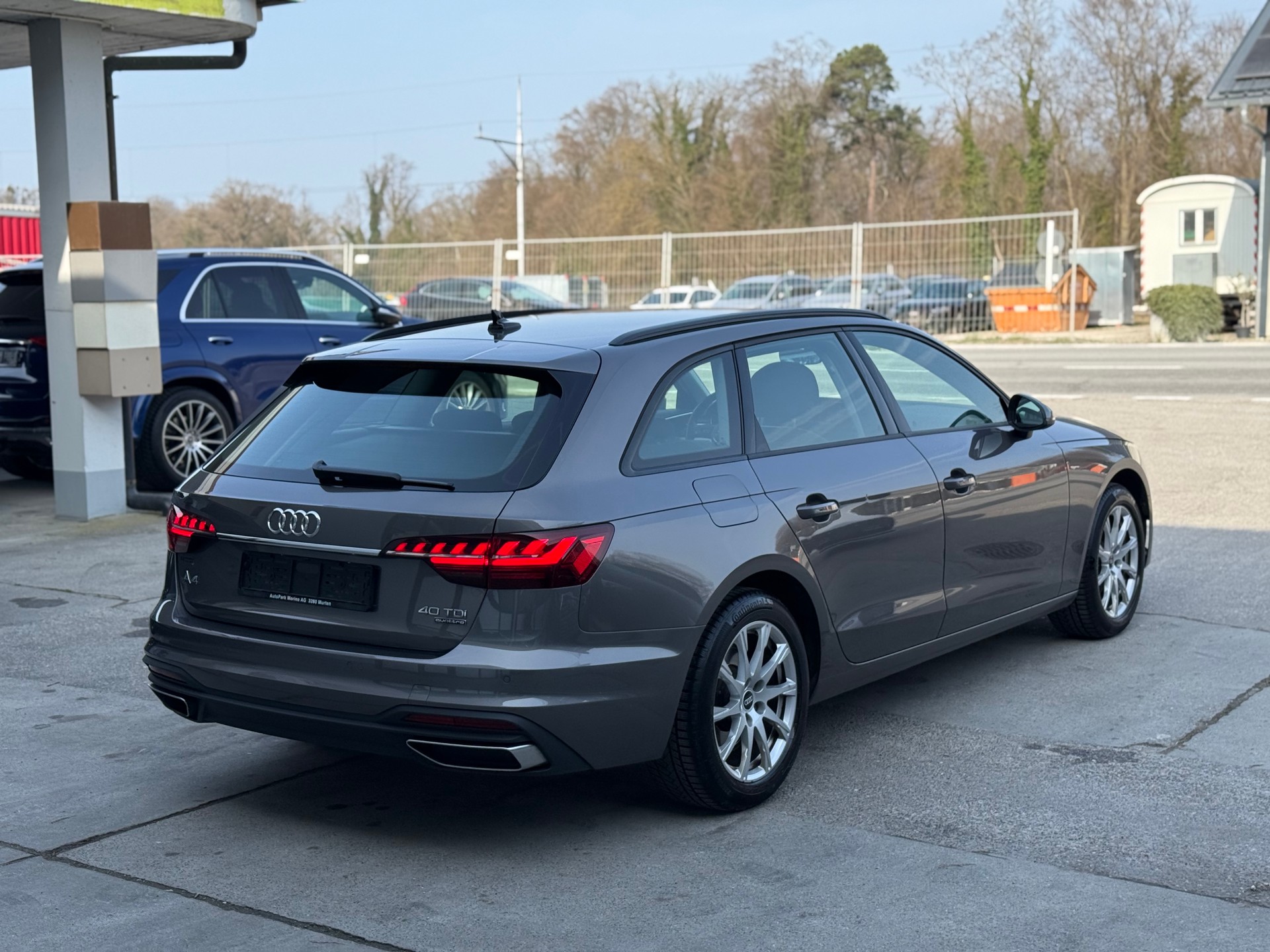 AUDI A4 Avant 40 TDI Attraction quattro S-tronic-image-4