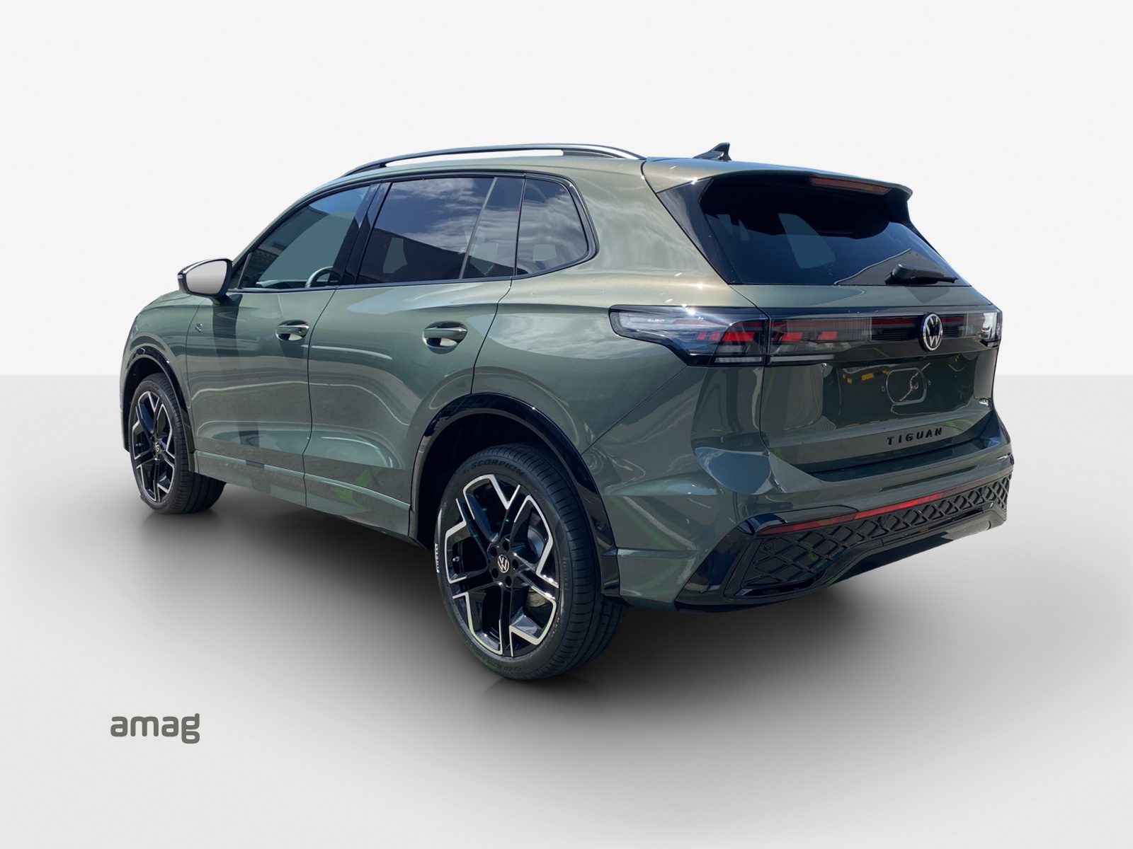 VW Tiguan 2.0 TSI DSG R-Line 4Motion-image-2