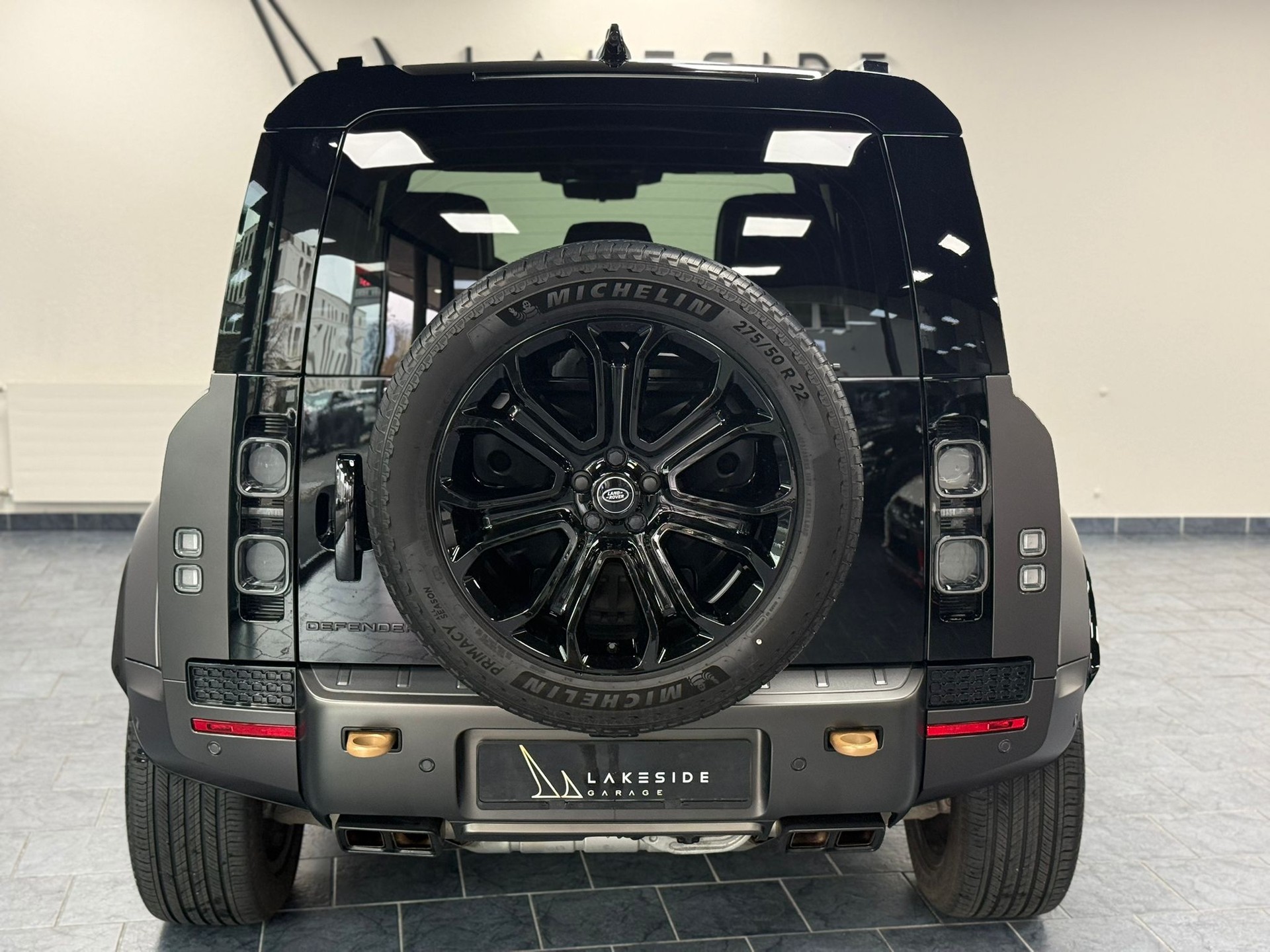 LAND ROVER Defender 110 635 V8 4.4 Octa AT8-image-4