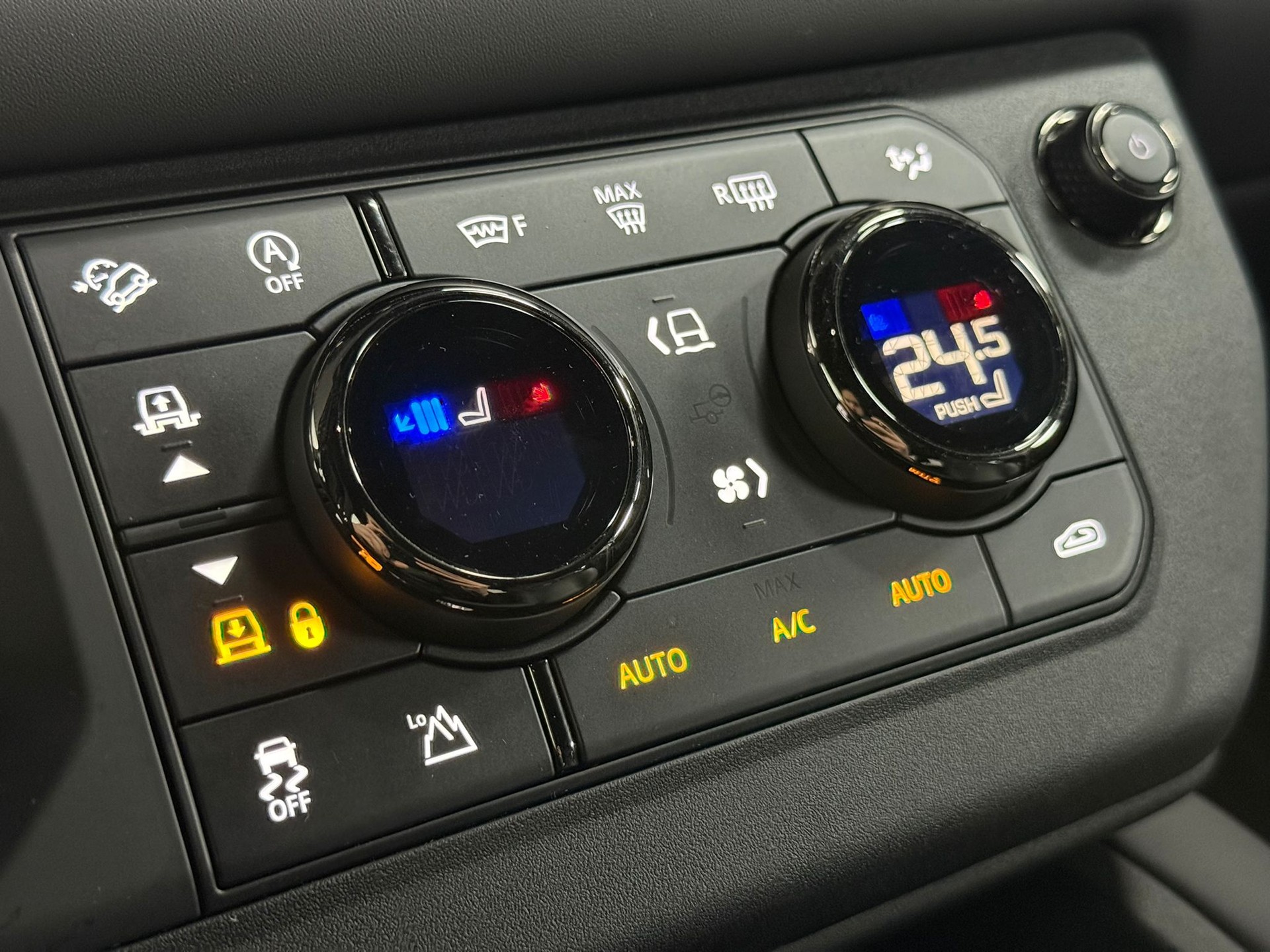 LAND ROVER Defender 110 635 V8 4.4 Octa AT8-image-21