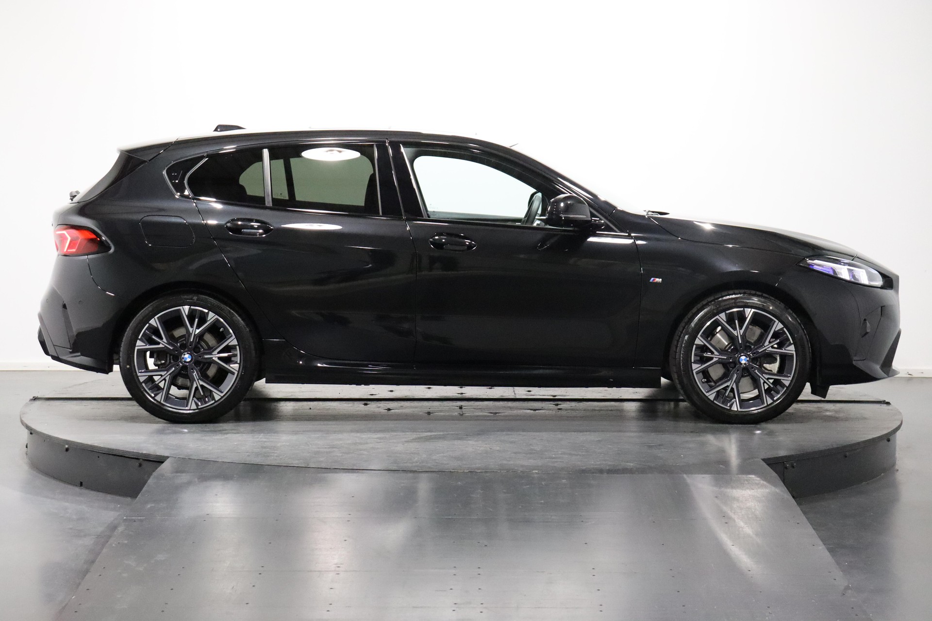 BMW 123 xDrive-image-3