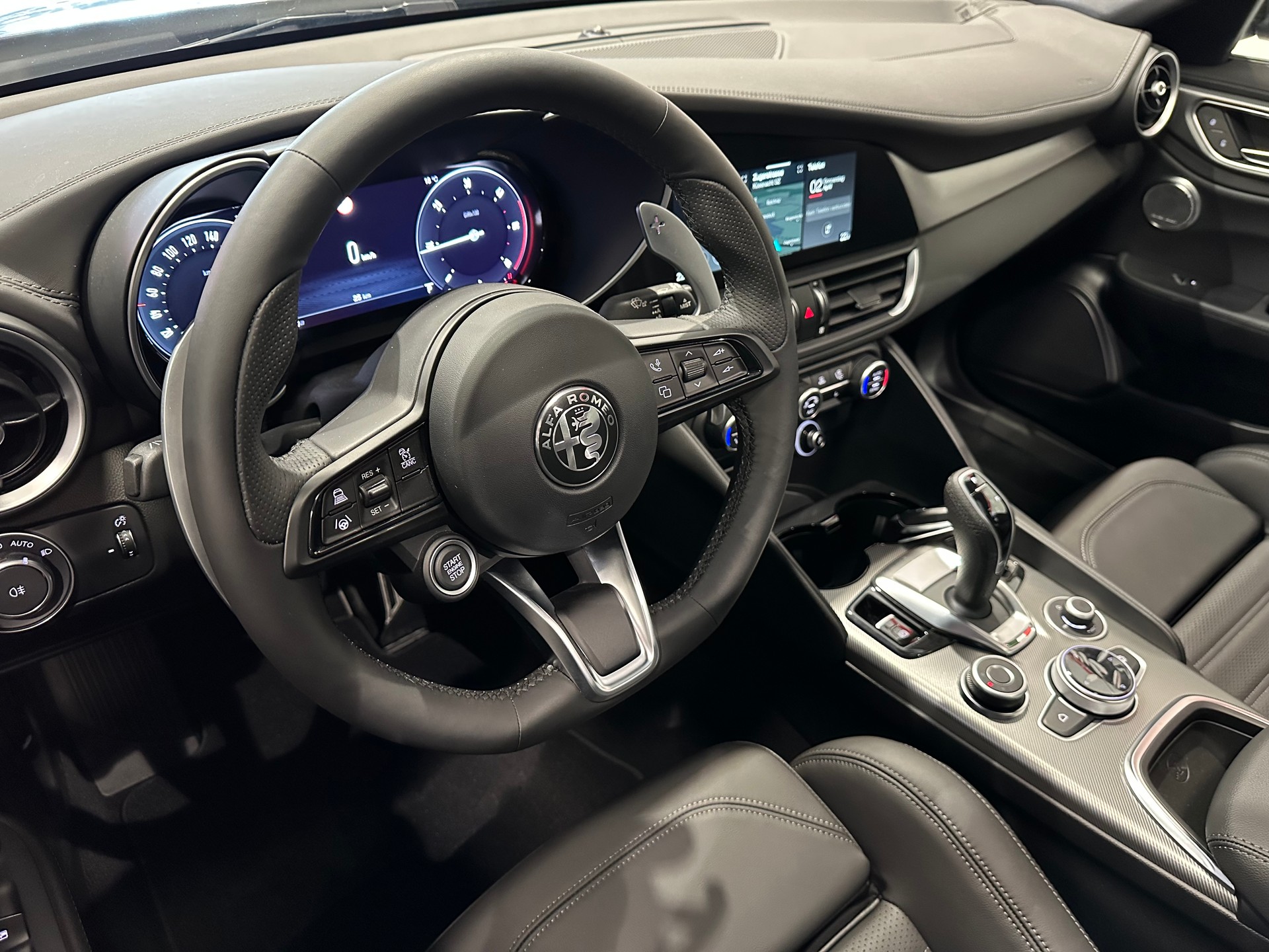 ALFA ROMEO Giulia 2.2 JTDM Veloce Q4 AT8-image-12