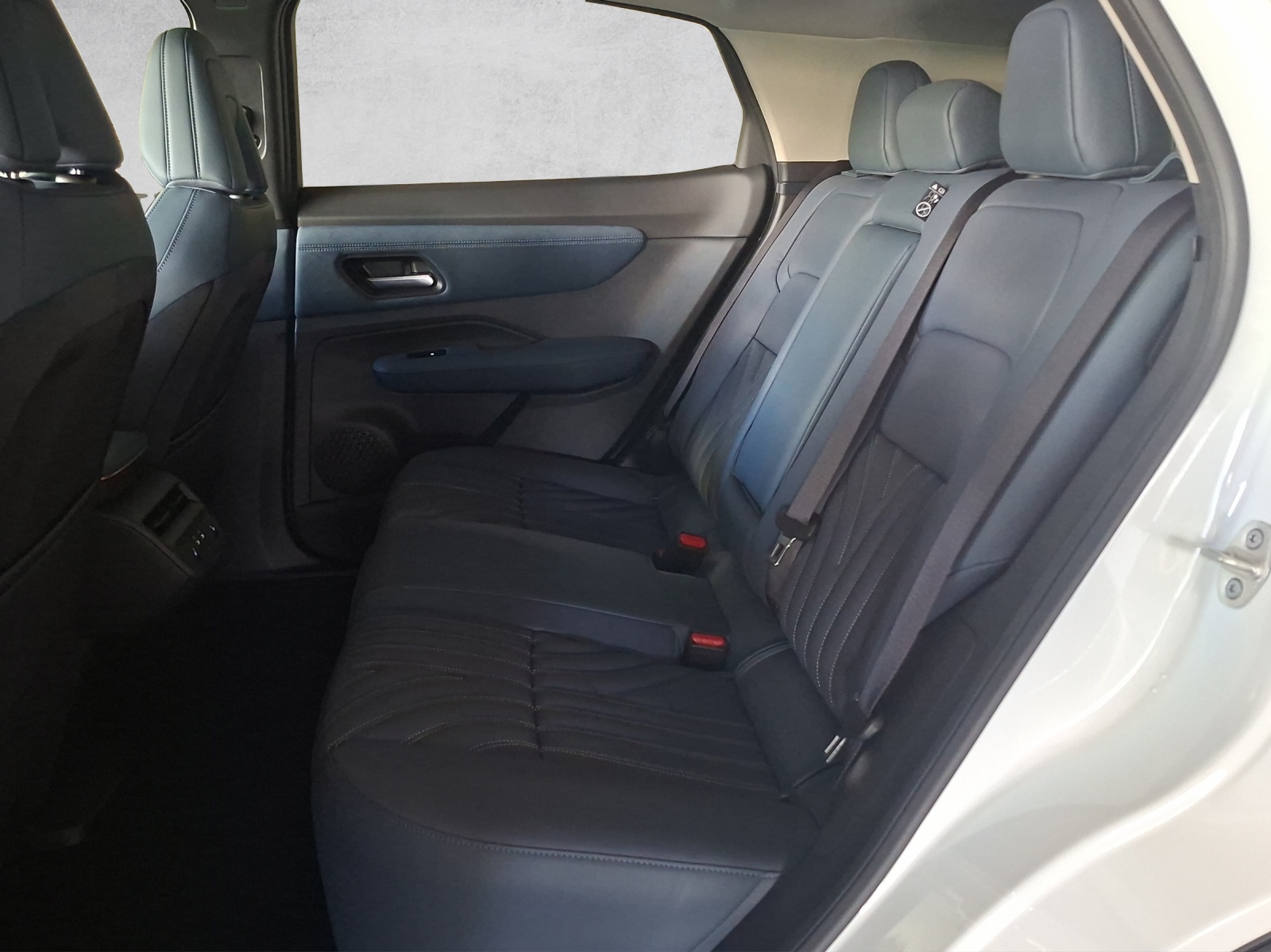 NISSAN Ariya Evolve 400 e-4orce-image-13