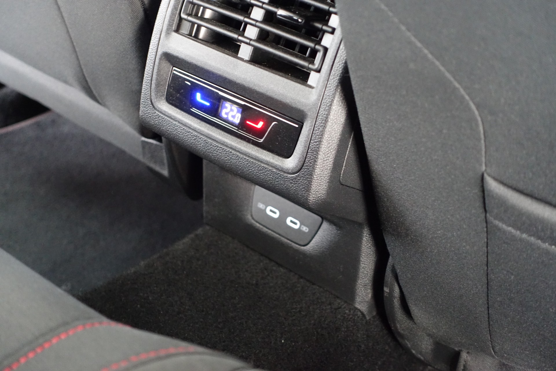 VW Golf VIII 2.0 TSI GTI DSG-image-19