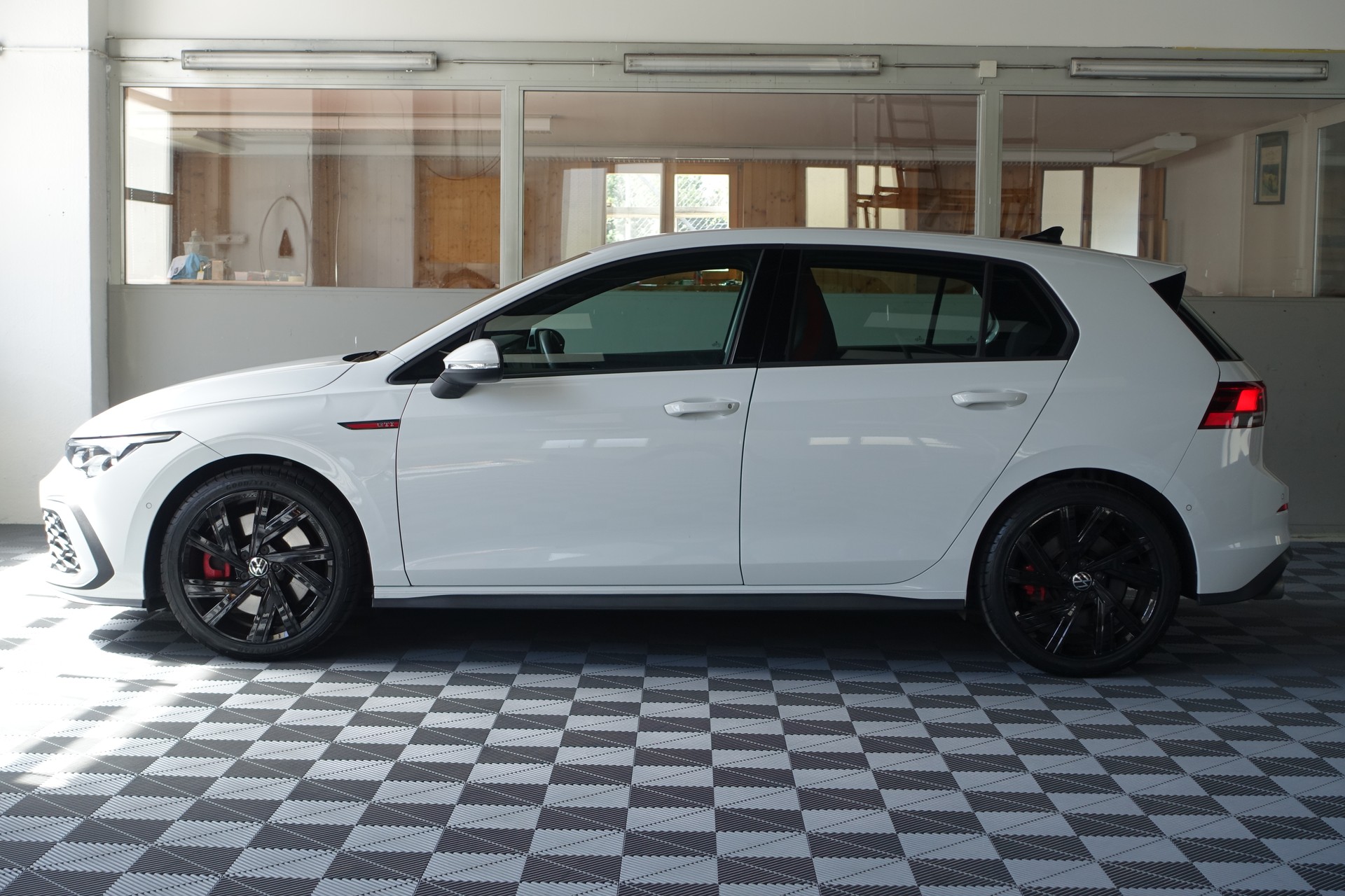 VW Golf VIII 2.0 TSI GTI DSG-image-3