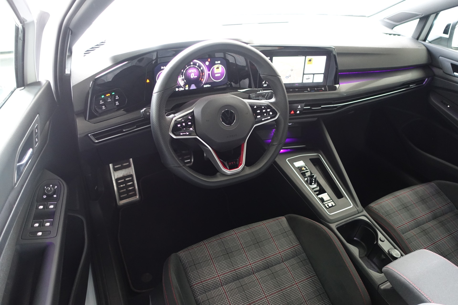 VW Golf VIII 2.0 TSI GTI DSG-image-14