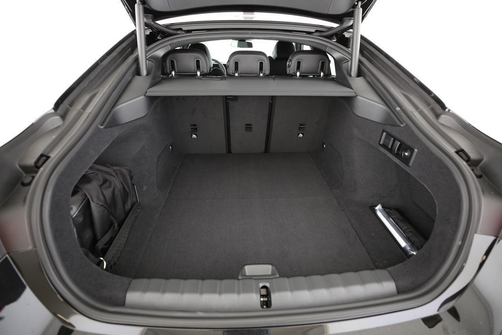 BMW i4 xDrive40 Kit M Sport Pro-image-17