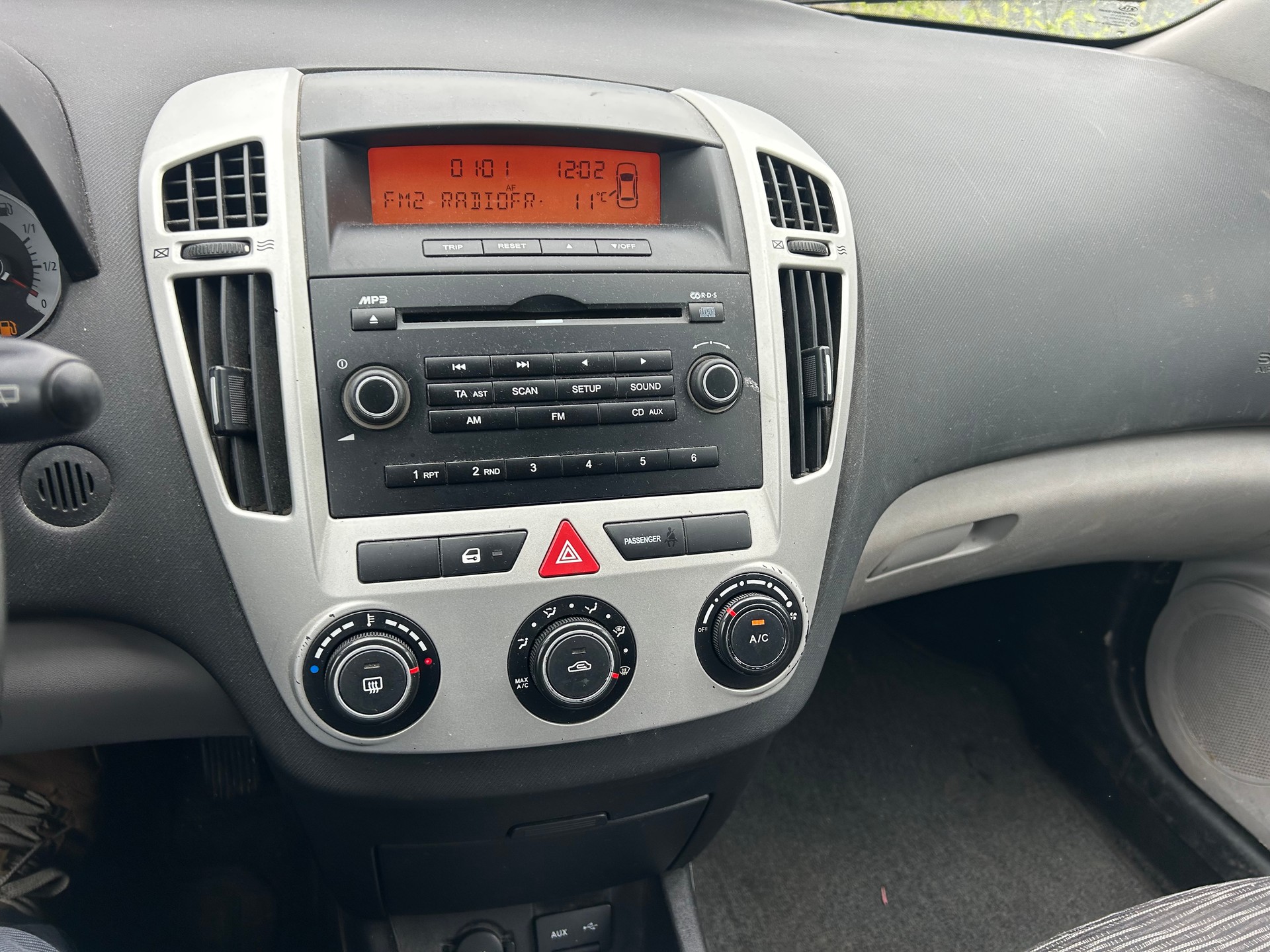 KIA Cee'd Sporty Wagon 1.4 16V Eco-image-6