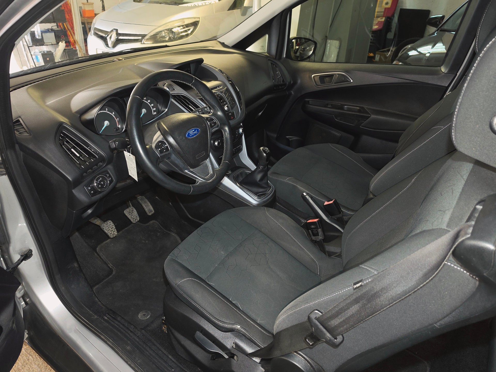 FORD B-Max 1.0 SCTi Titanium-image-9