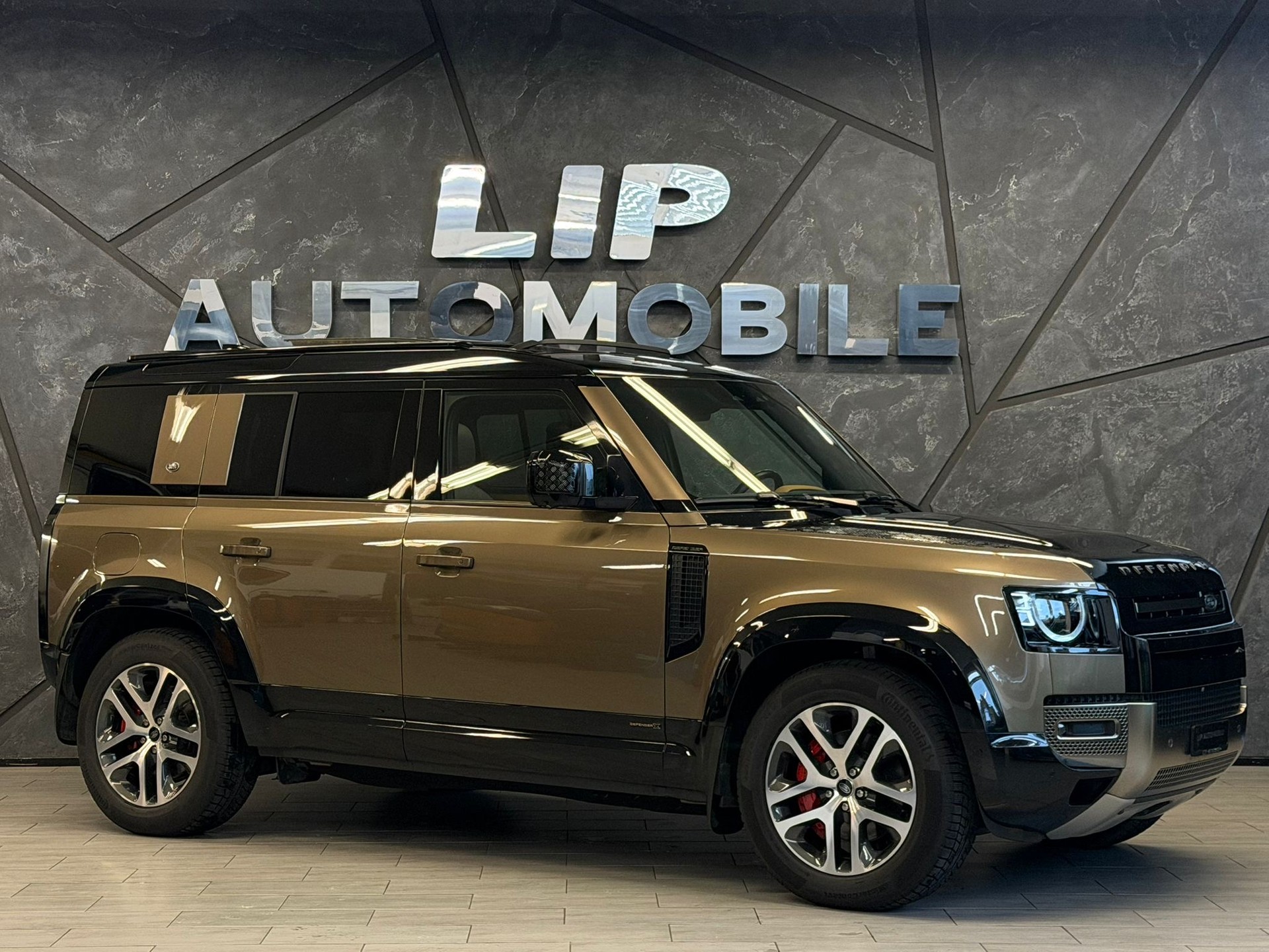 LAND ROVER Defender 110 3.0 D I6 300 X-Dynamic HSE AWD AT8 Facelift-image-2