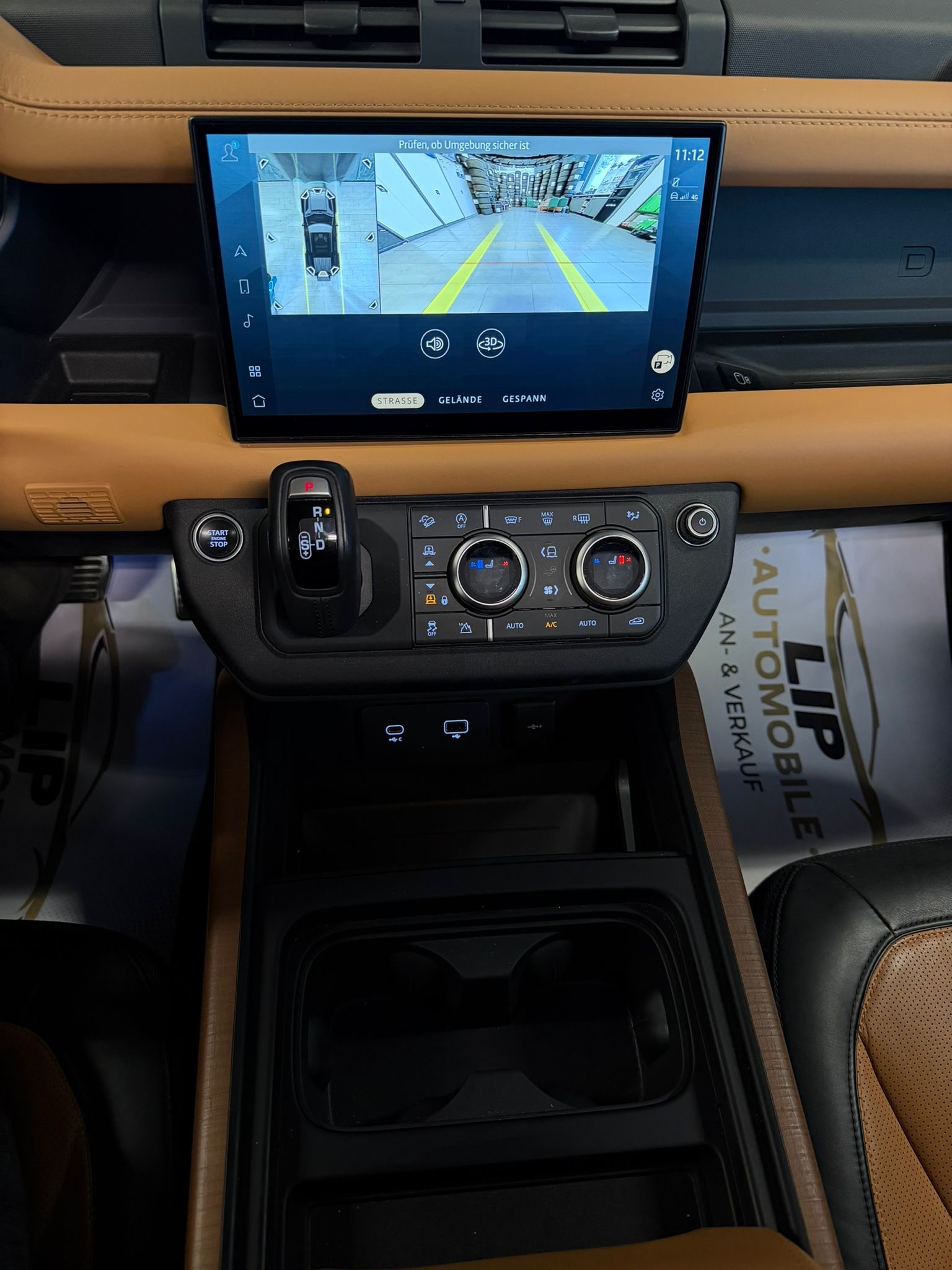 LAND ROVER Defender 110 3.0 D I6 300 X-Dynamic HSE AWD AT8 Facelift-image-13