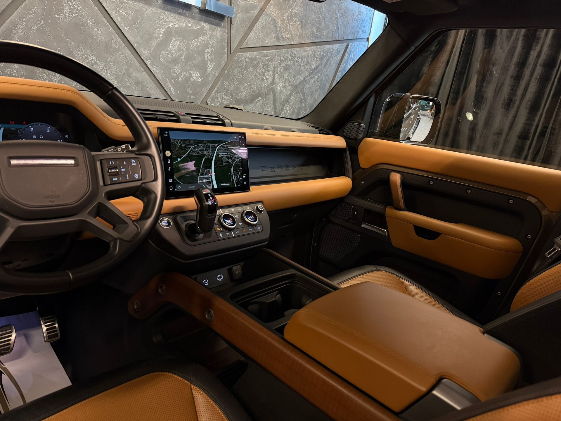 LAND ROVER Defender 110 3.0 D I6 300 X-Dynamic HSE AWD AT8 Facelift-image-9
