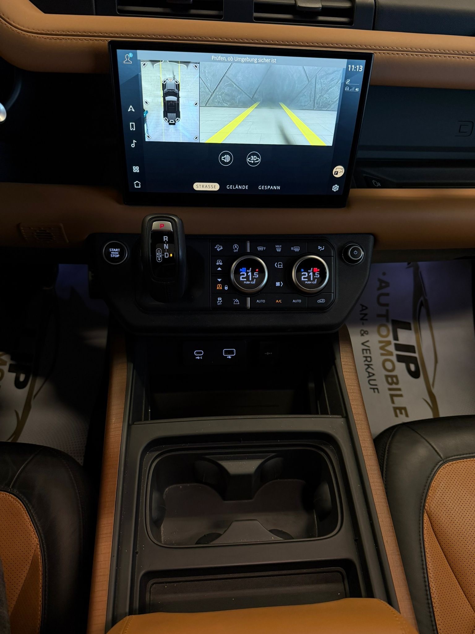 LAND ROVER Defender 110 3.0 D I6 300 X-Dynamic HSE AWD AT8 Facelift-image-12