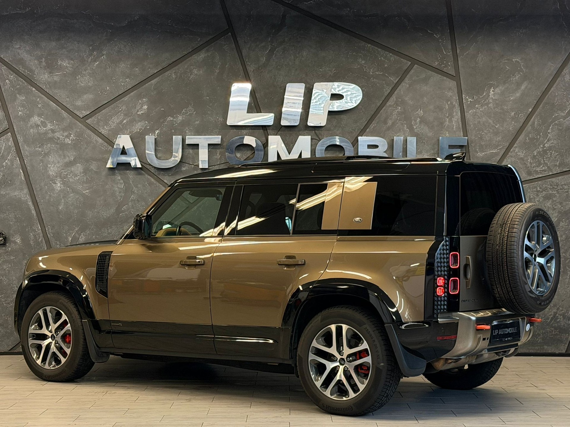 LAND ROVER Defender 110 3.0 D I6 300 X-Dynamic HSE AWD AT8 Facelift-image-7