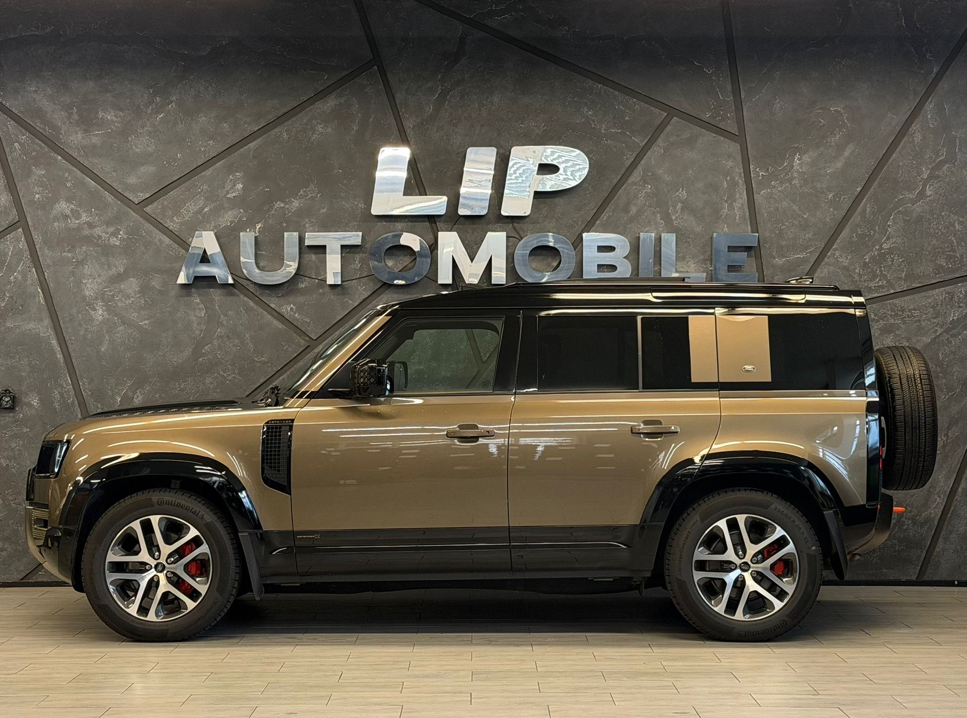 LAND ROVER Defender 110 3.0 D I6 300 X-Dynamic HSE AWD AT8 Facelift-image-4