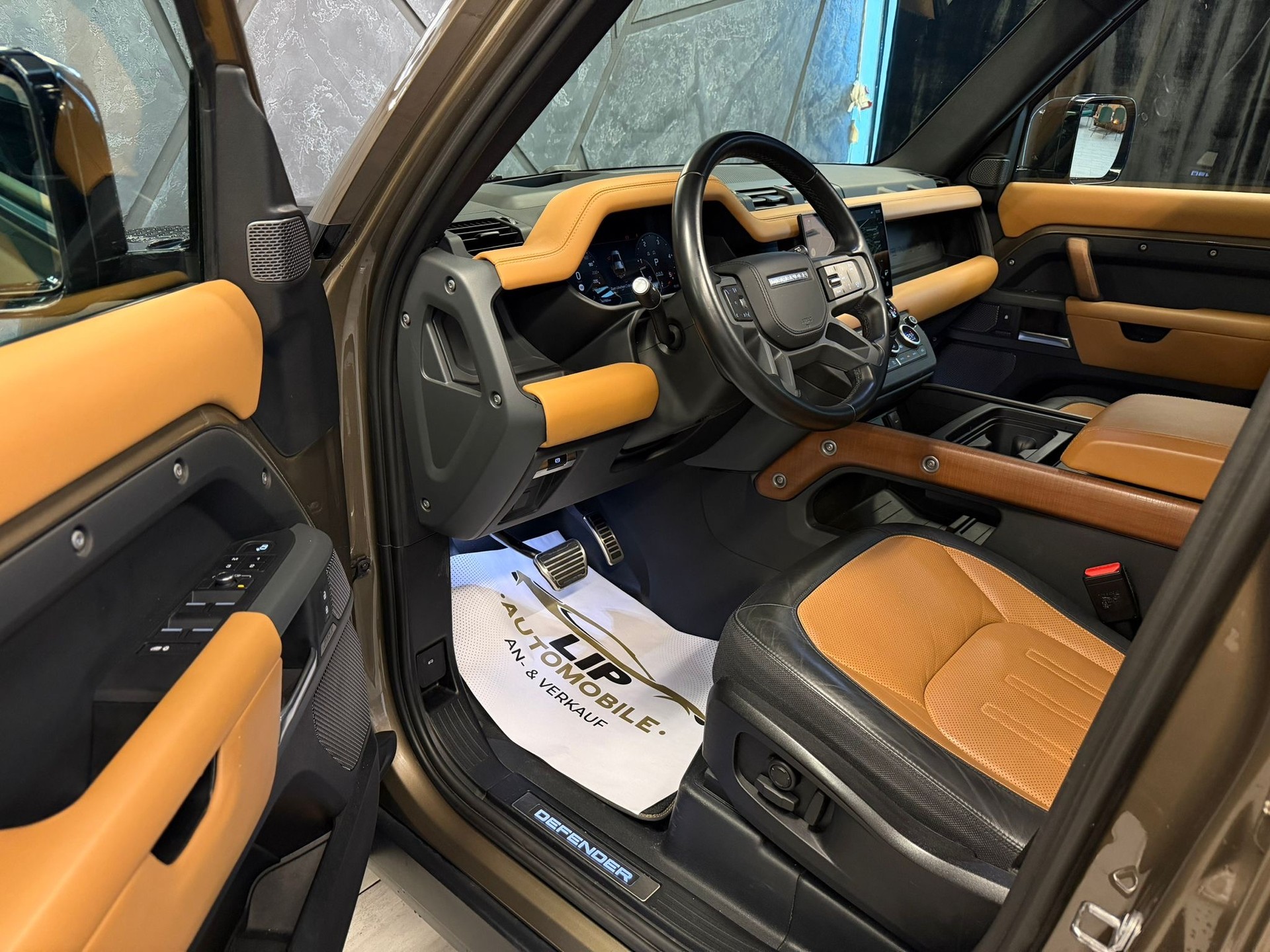 LAND ROVER Defender 110 3.0 D I6 300 X-Dynamic HSE AWD AT8 Facelift-image-10