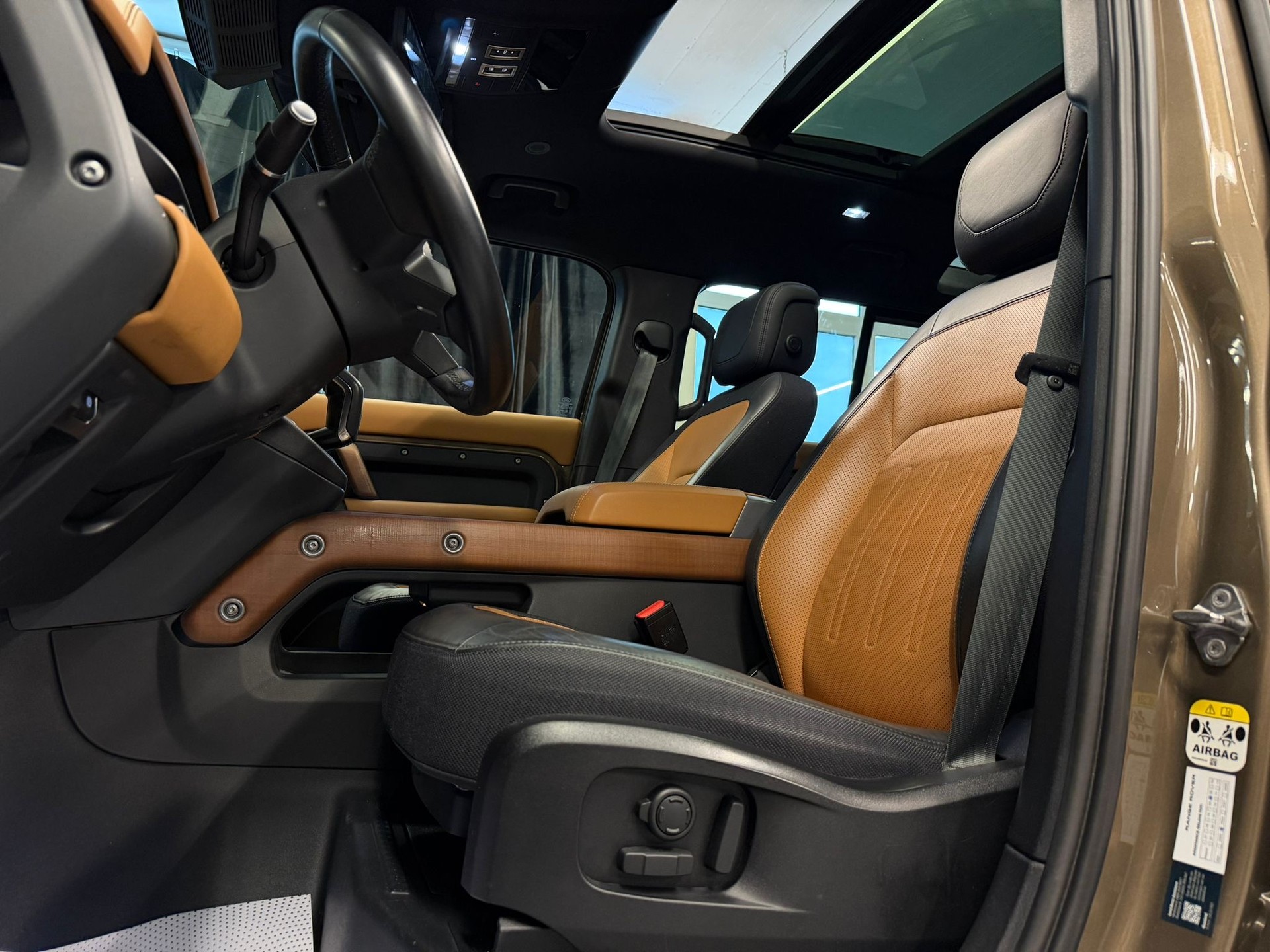 LAND ROVER Defender 110 3.0 D I6 300 X-Dynamic HSE AWD AT8 Facelift-image-11