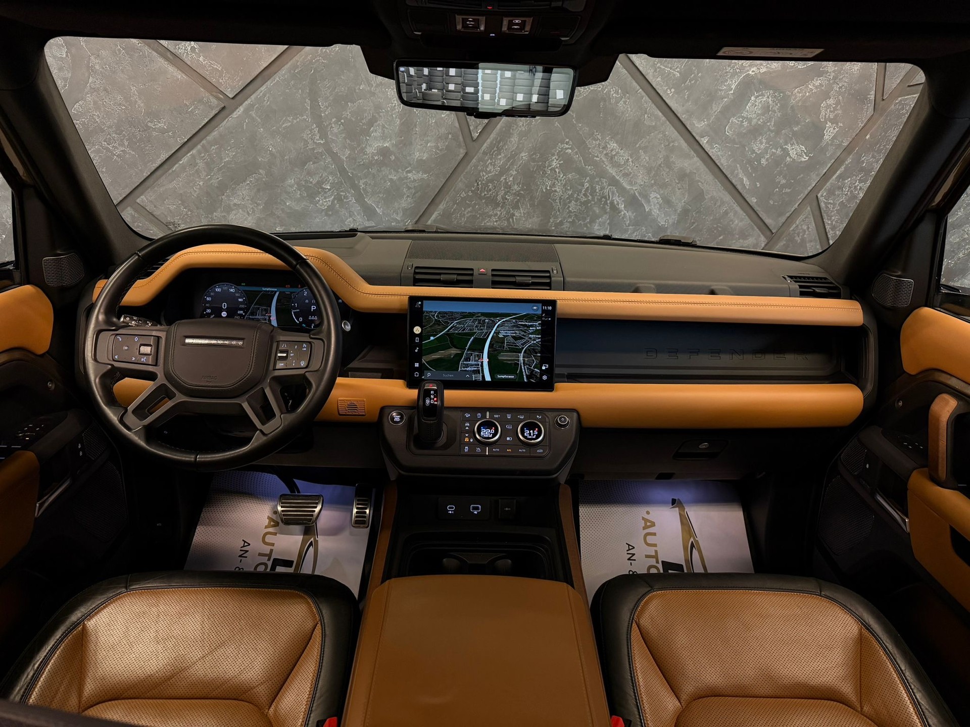 LAND ROVER Defender 110 3.0 D I6 300 X-Dynamic HSE AWD AT8 Facelift-image-8