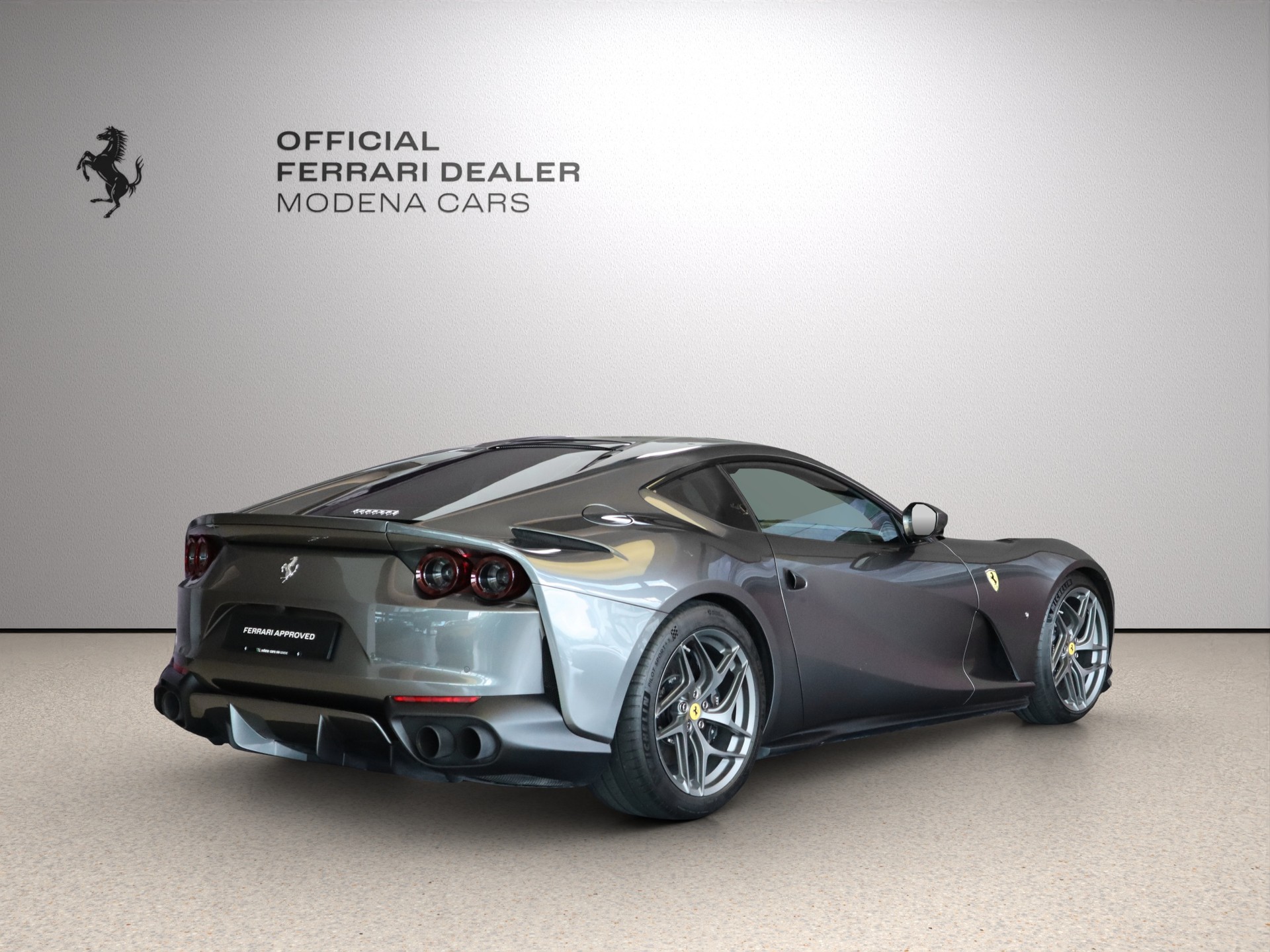 FERRARI 812 Superfast-showroom-element-1